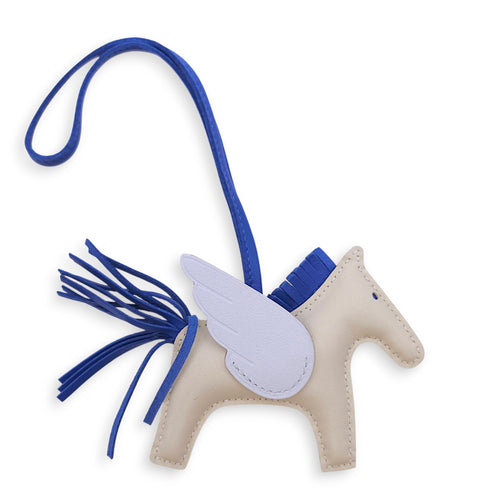 Pegasus PM Craie/Blue Brume/Blue France Charm in Milo/Swift