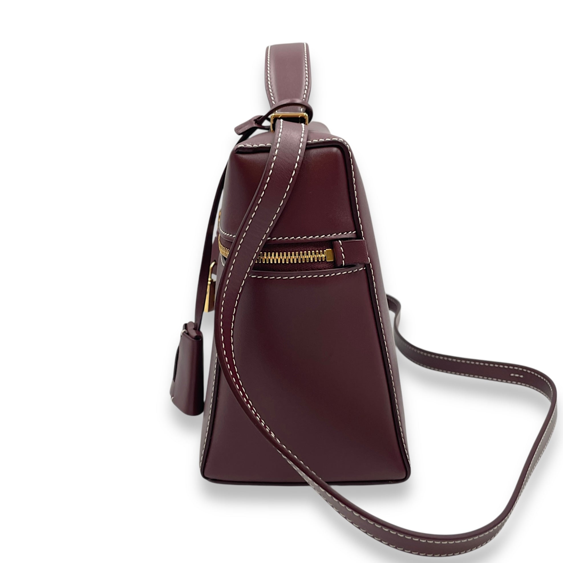 Extra Pocket 27 Saddle Leat Shoulder Bag in Calfskin, Gold hardware