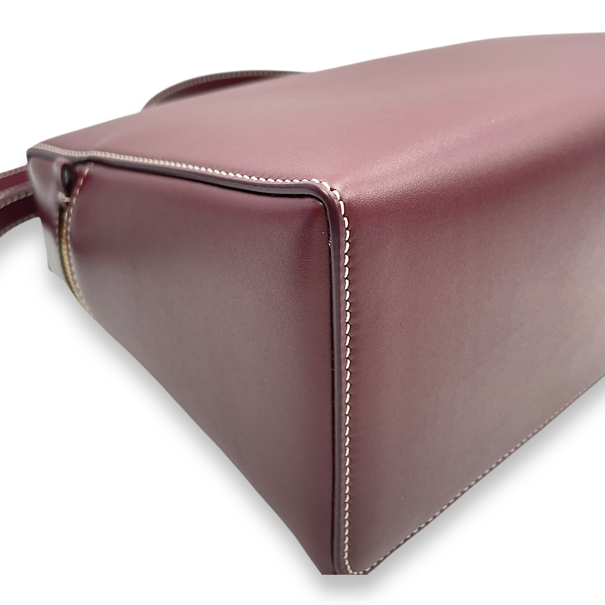 Extra Pocket 27 Saddle Leat Shoulder Bag in Calfskin, Gold hardware
