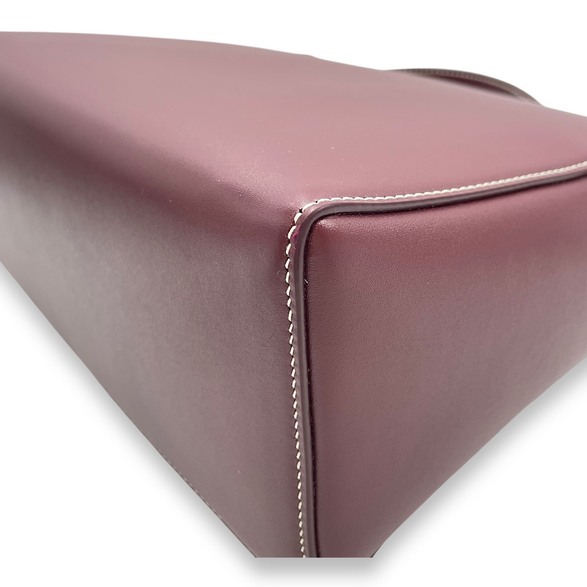 Extra Pocket 27 Saddle Leat Shoulder Bag in Calfskin, Gold hardware