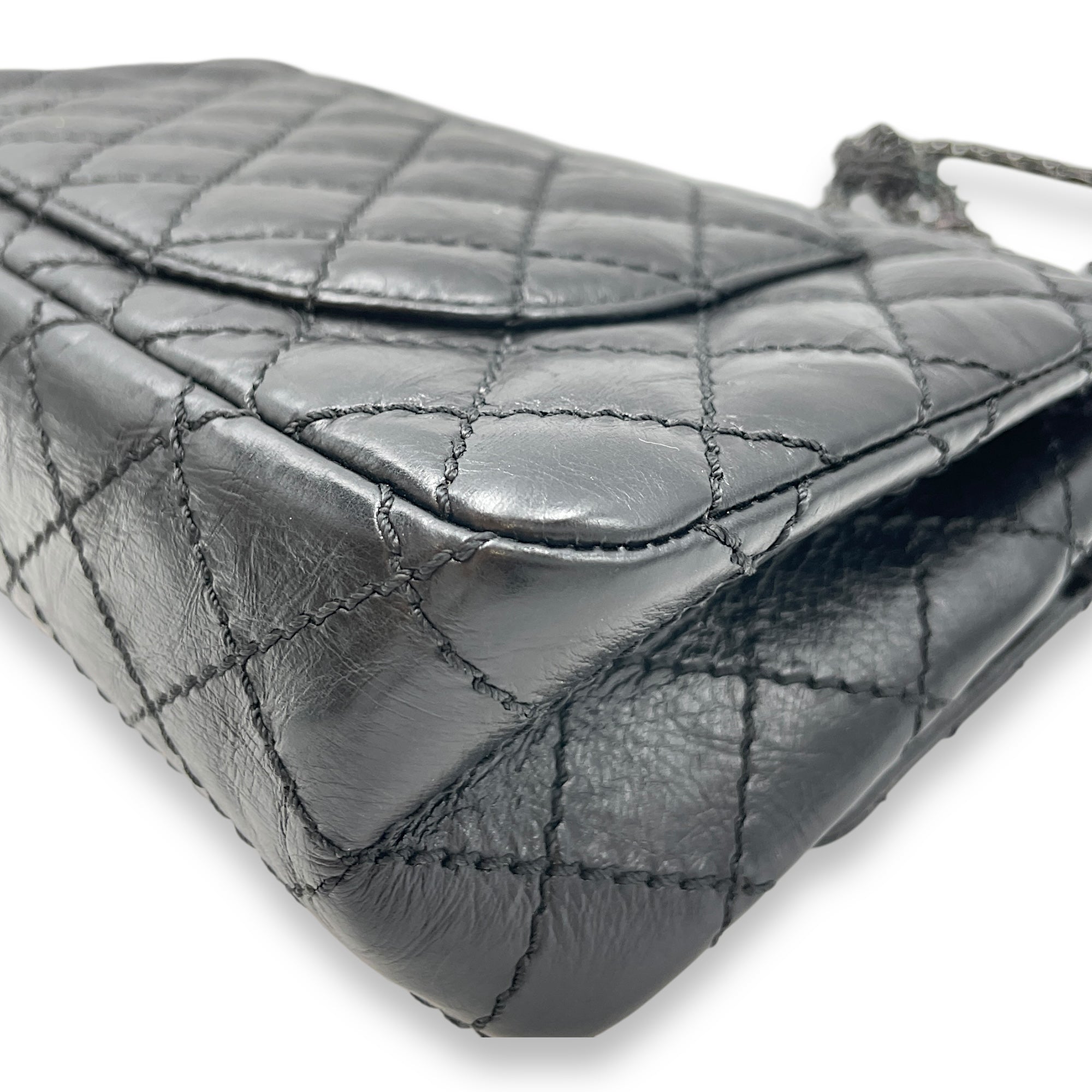 Resissue 2.55 So Black Flap Bag in Distressed Leather