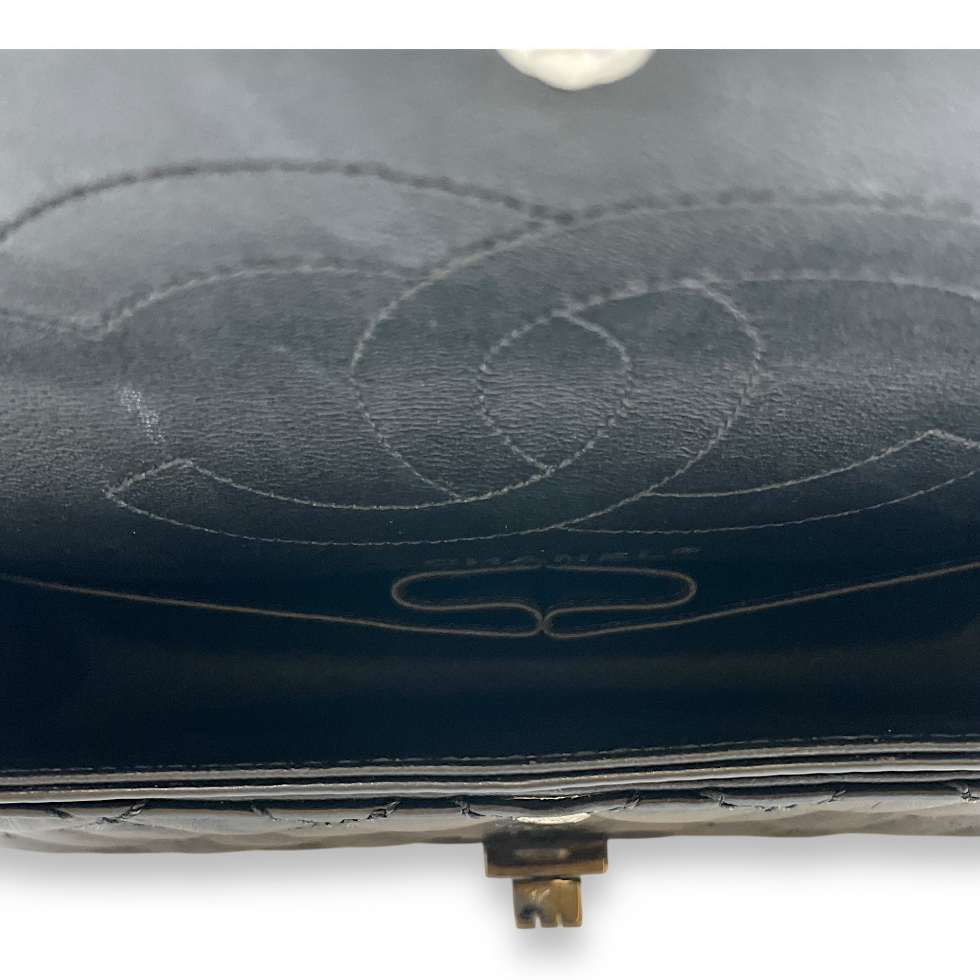 Resissue 2.55 So Black Flap Bag in Distressed Leather