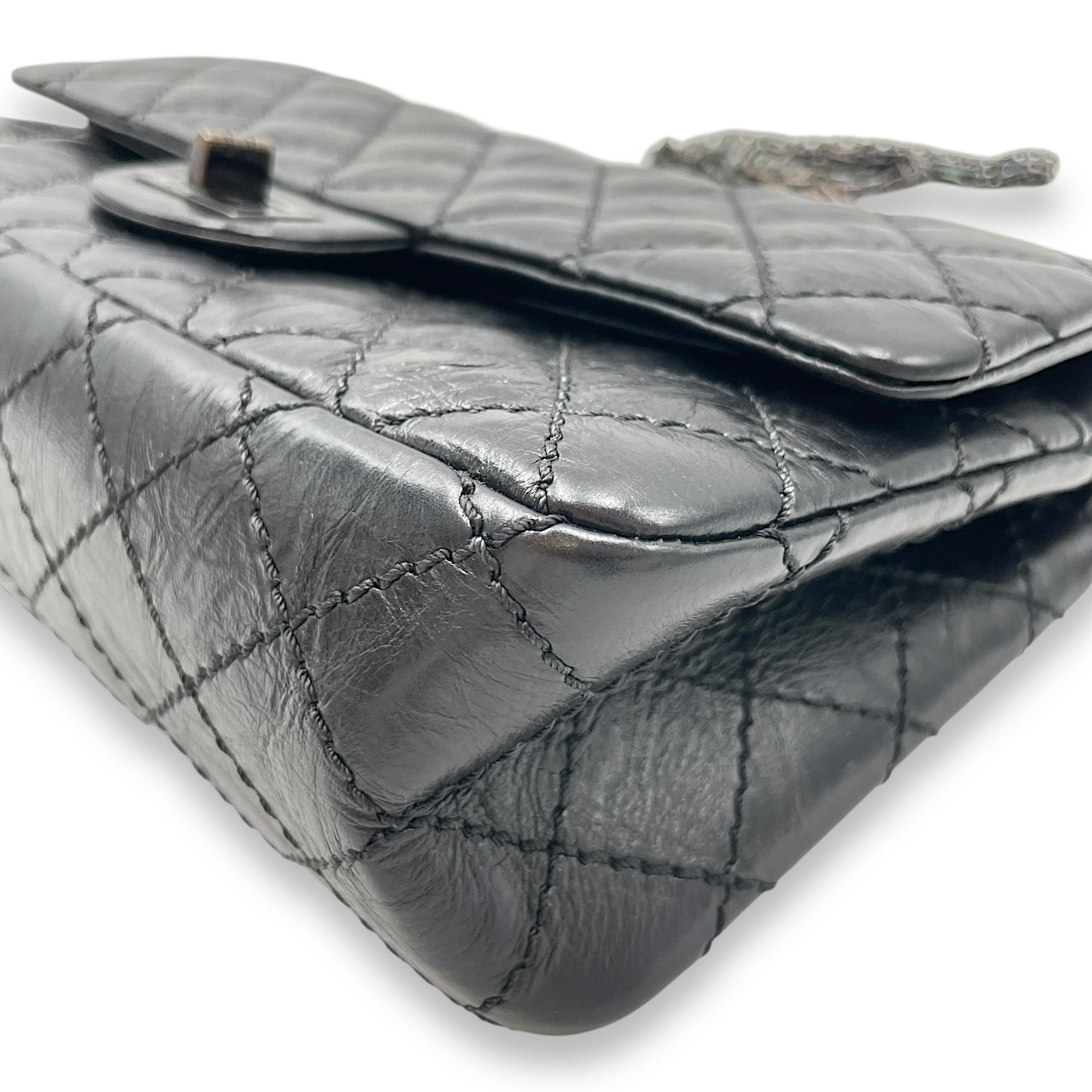 Resissue 2.55 So Black Flap Bag in Distressed Leather