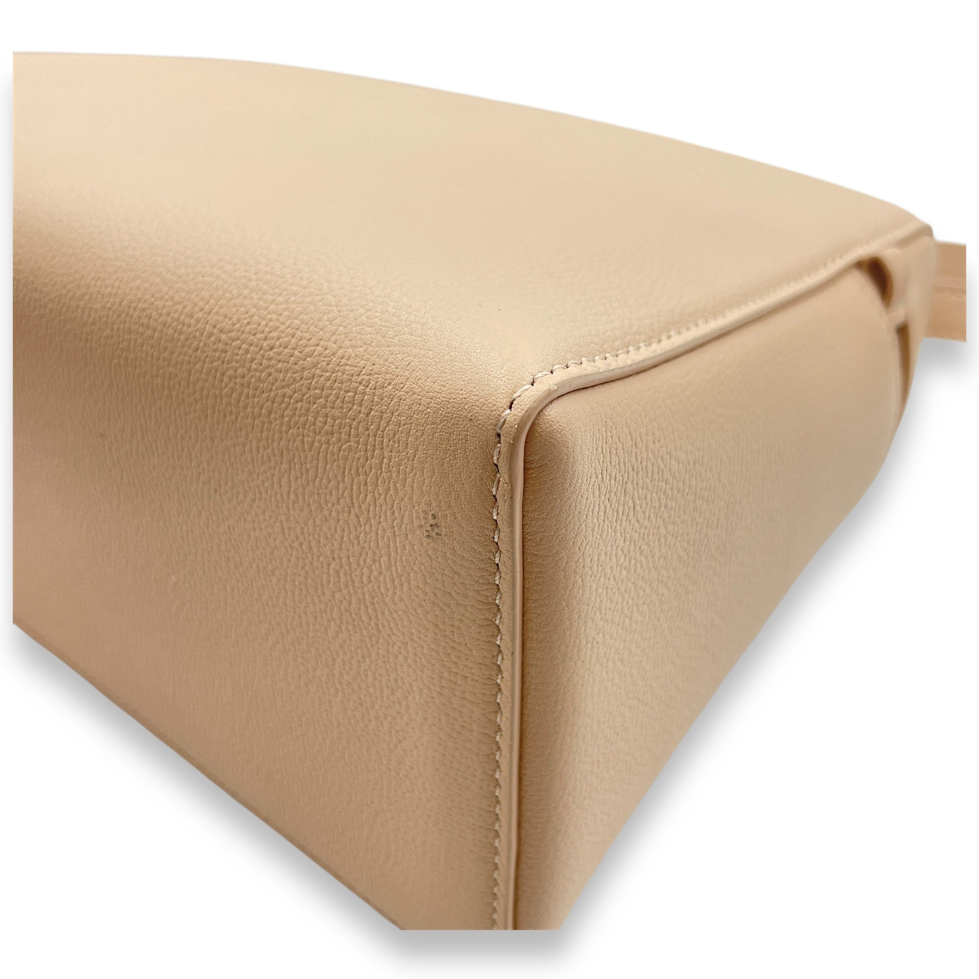 Extra Pocket 27 Honey Beige Shoulder Bag in Calfskin, Gold hardware
