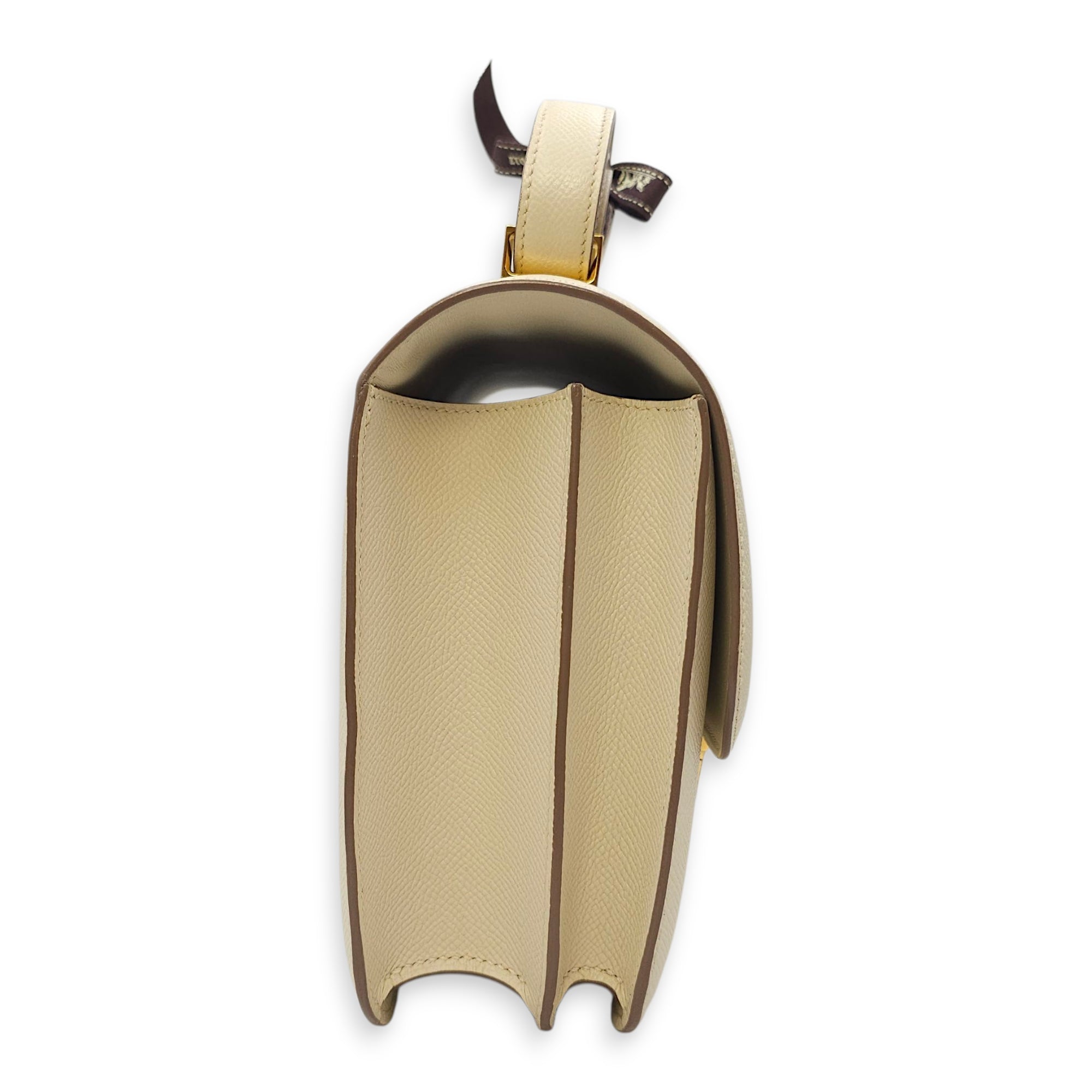Constance 24 Craie in Epsom, Gold hardware
