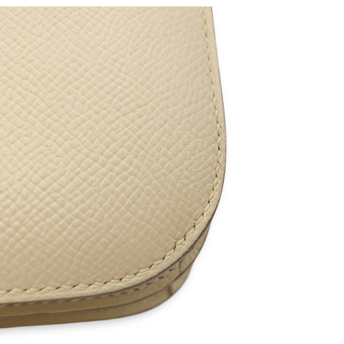 Constance 24 Craie in Epsom, Gold hardware