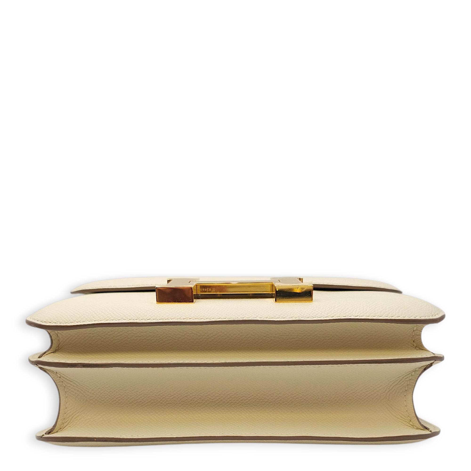 Constance 24 Craie in Epsom, Gold hardware
