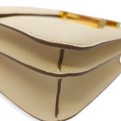 Constance 24 Craie in Epsom, Gold hardware