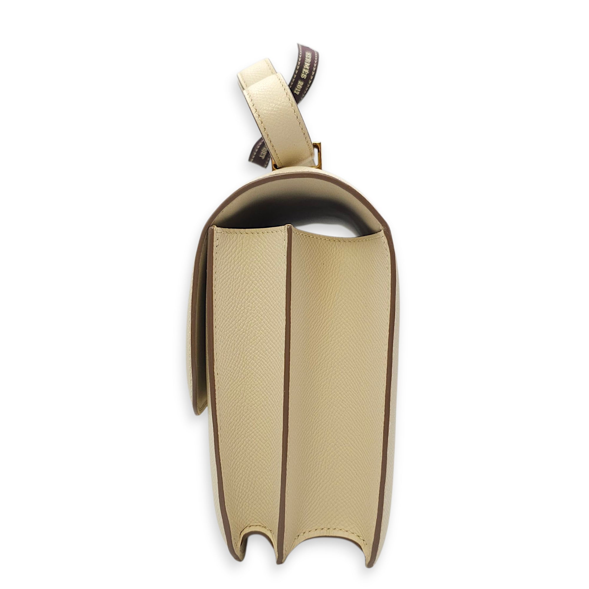 Constance 24 Craie in Epsom, Gold hardware