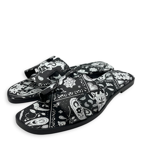 Oran Imprime 38.5 Black & White Sandals in Calfskin