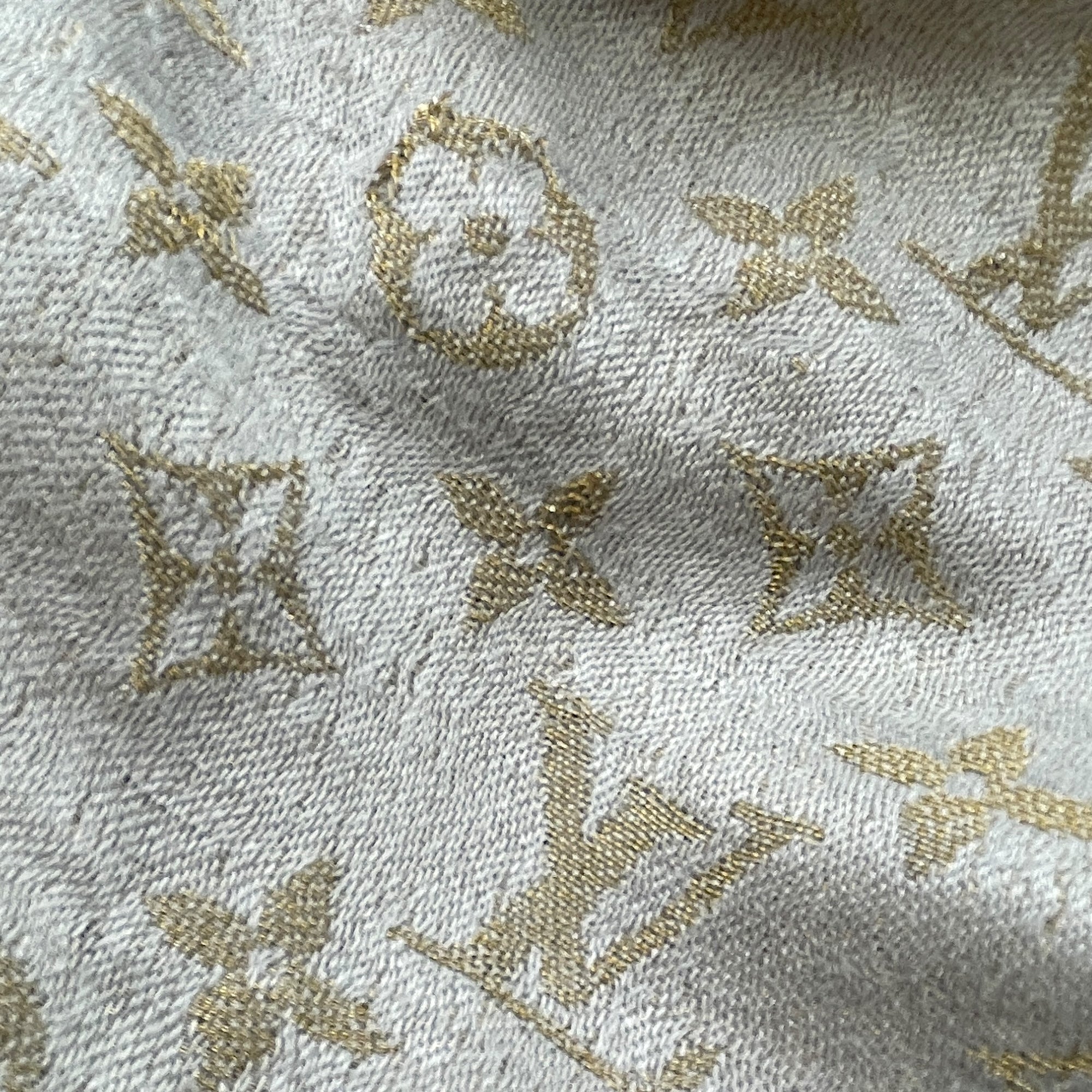 Monogram Classic 133cm x 127cm Grey Shawl in Cashmere