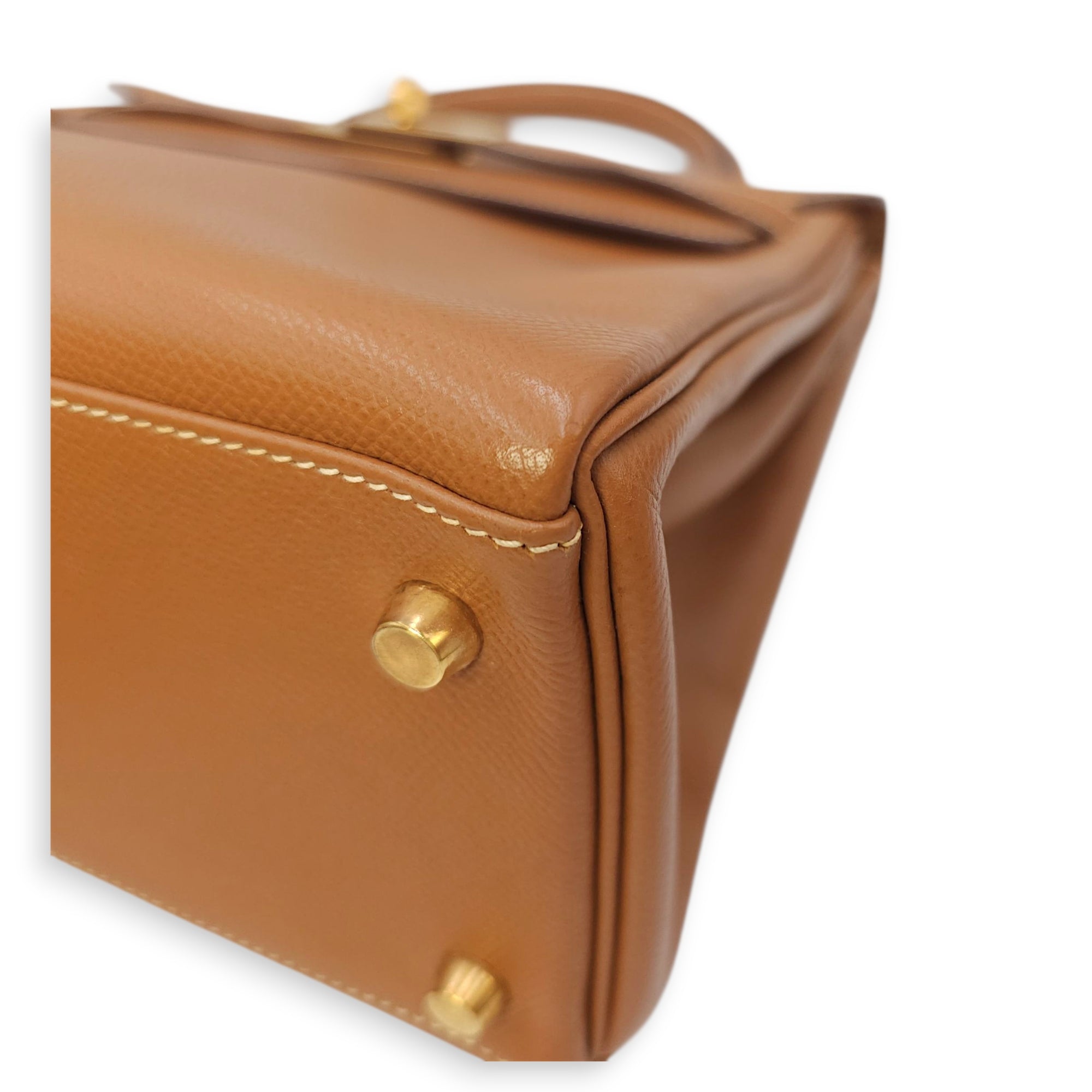 Kelly 28 Gold in Epsom, Gold hardware