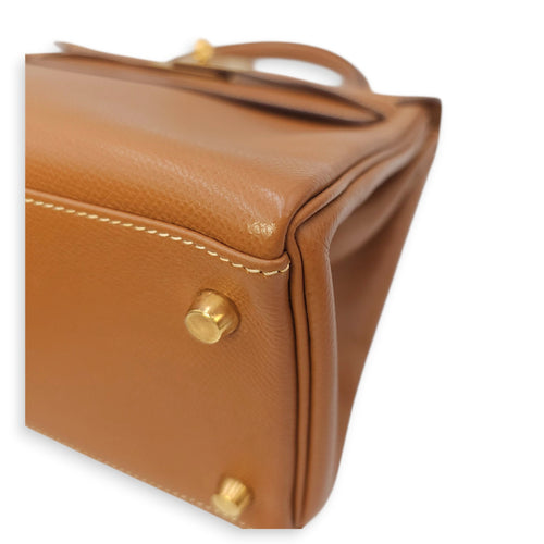 Kelly 28 Gold in Epsom, Gold hardware