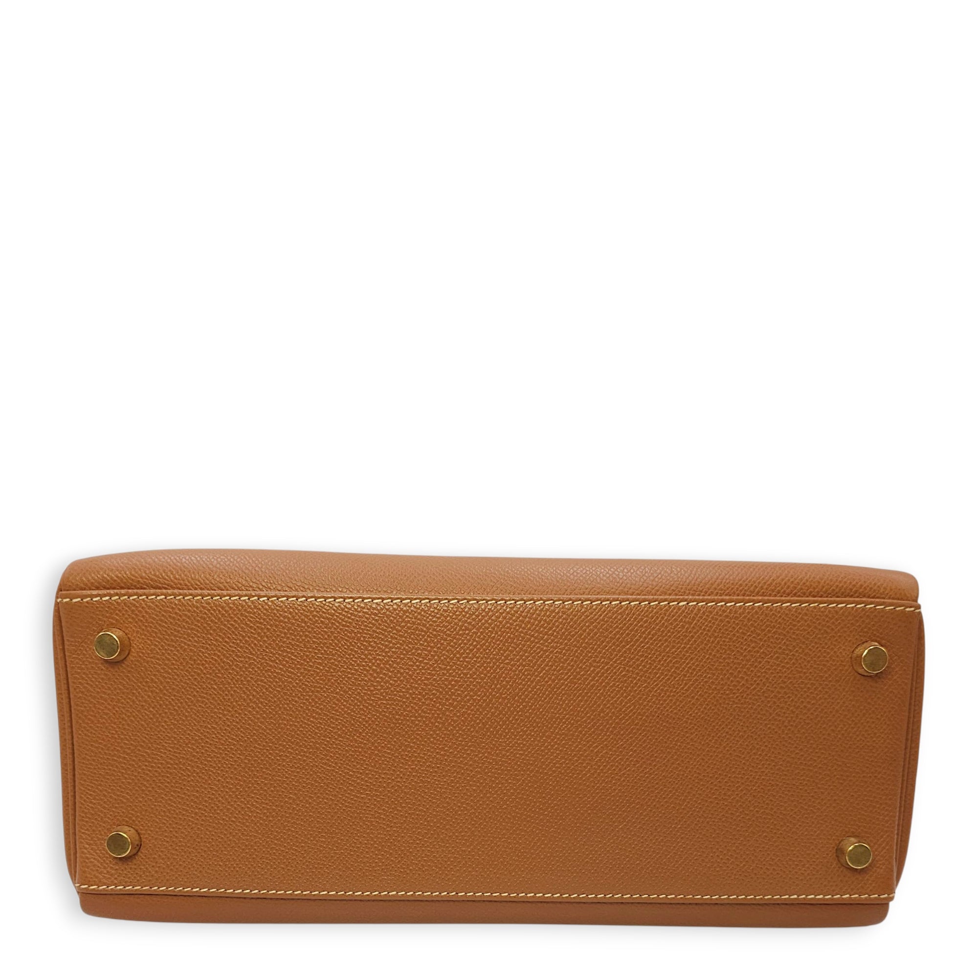Kelly 28 Gold in Epsom, Gold hardware