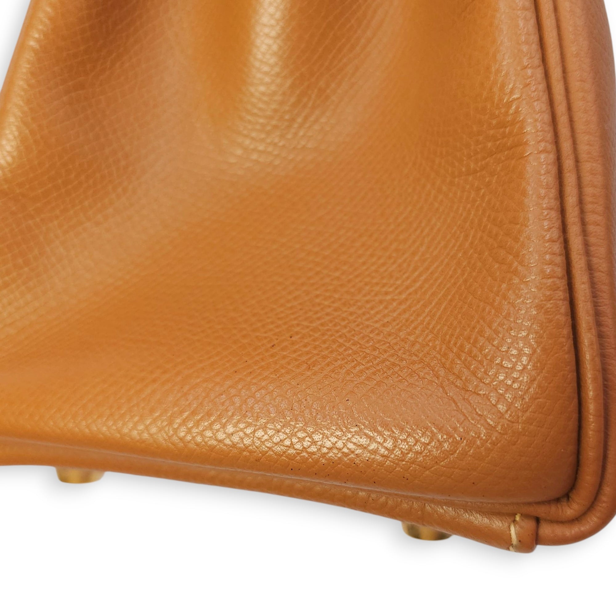 Kelly 28 Gold in Epsom, Gold hardware