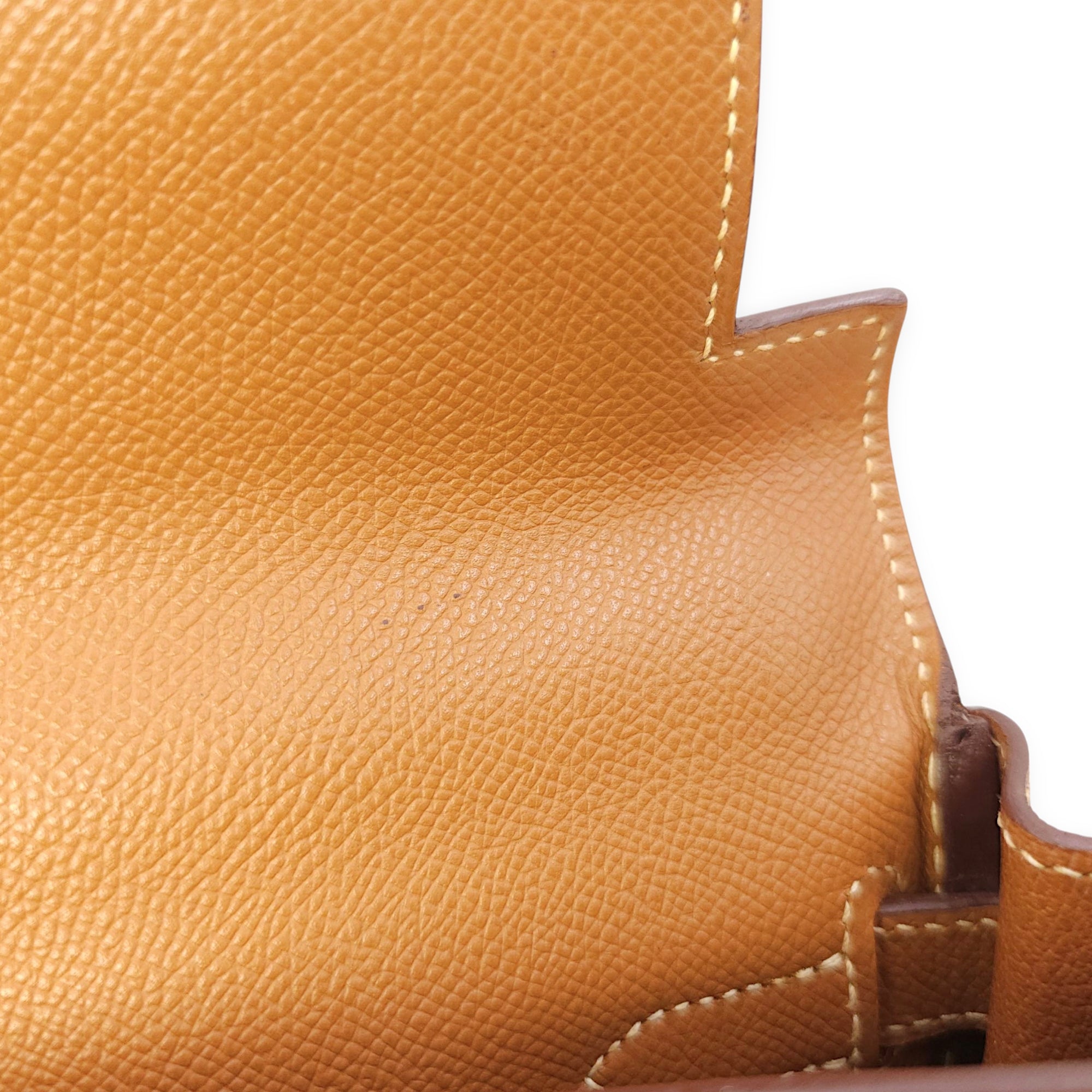 Kelly 28 Gold in Epsom, Gold hardware
