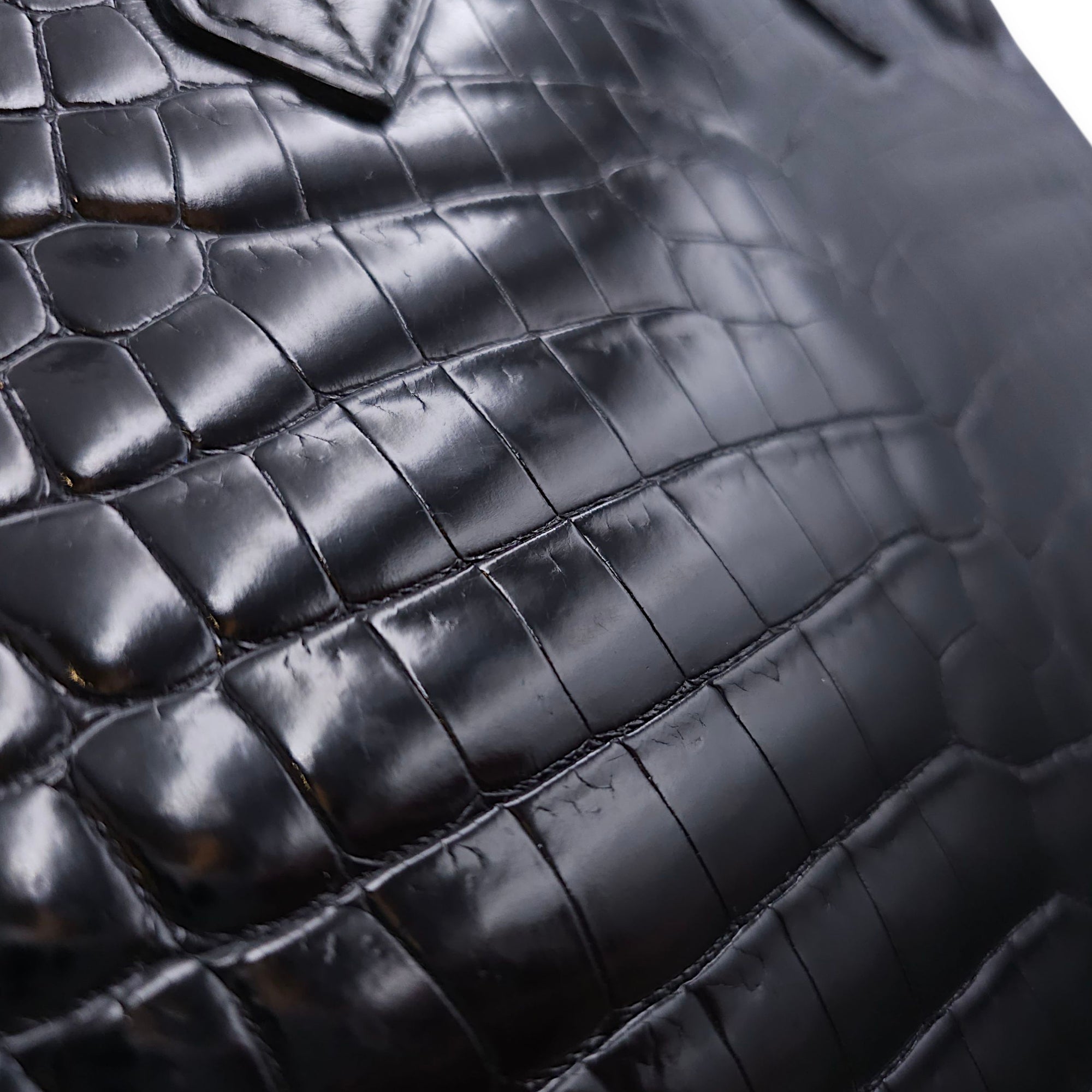 Birkin 30 Black in Shiny Niloticus, Gold hardware