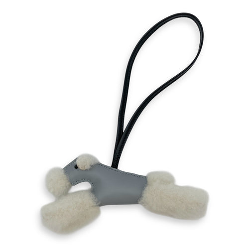 Budy Gris Pantin Charm in Milo