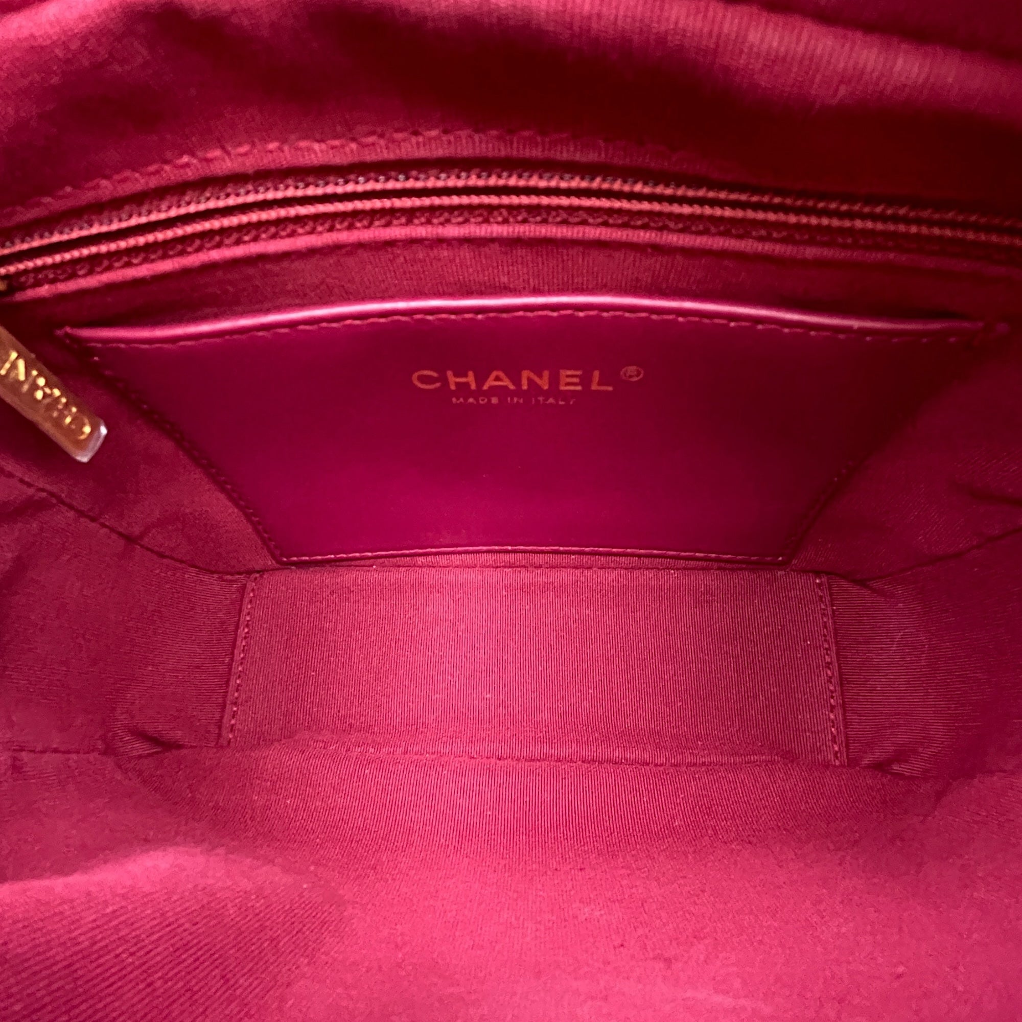 Camera Black Crossbody Bag in Lambskin, Gold hardware