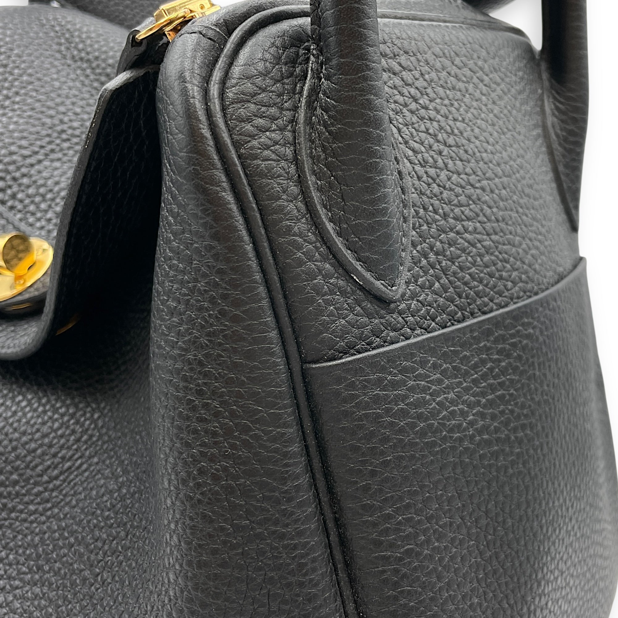 Lindy 30 Black in Clemence, Gold hardware