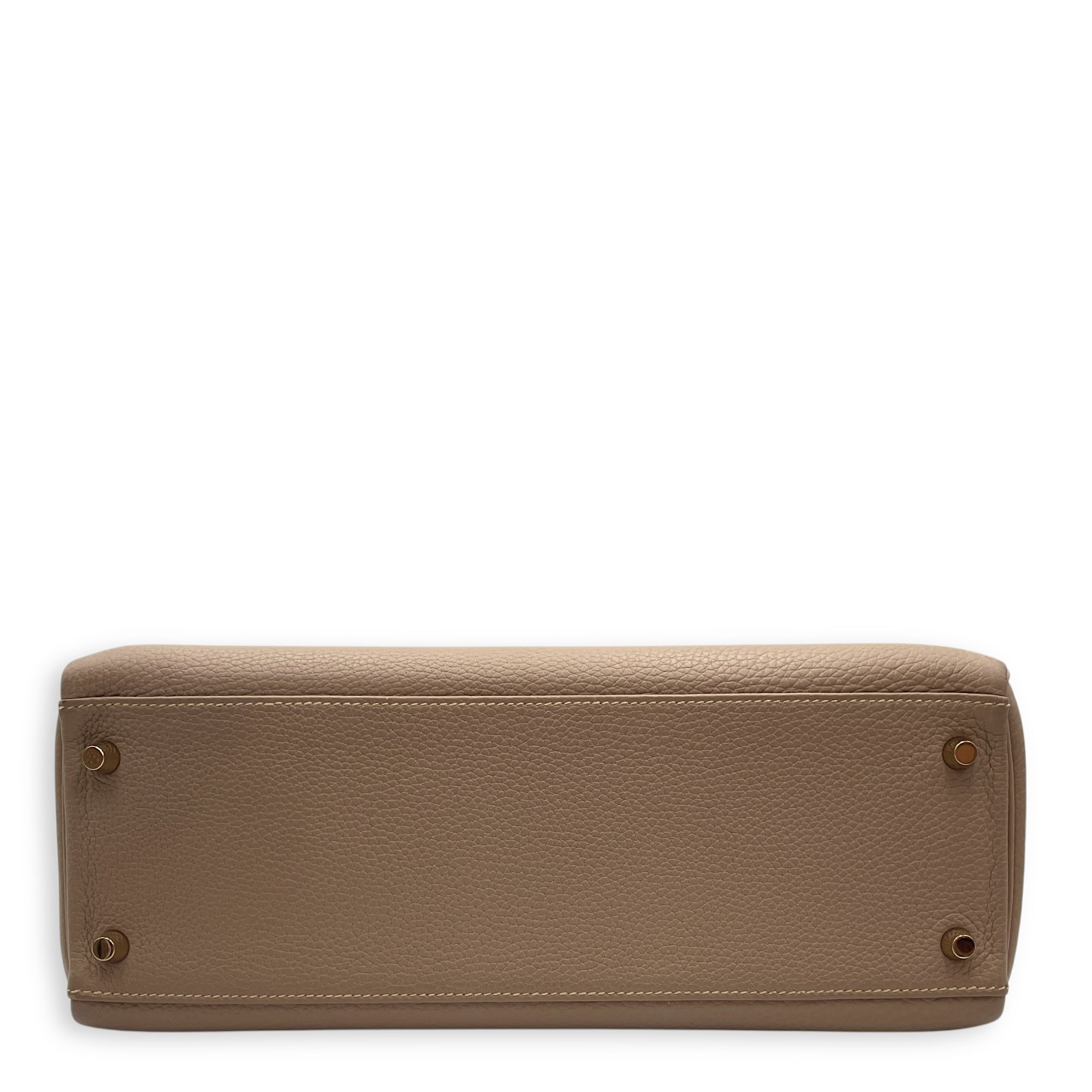 Kelly 32 Gris Tourterelle in Togo, Gold hardware