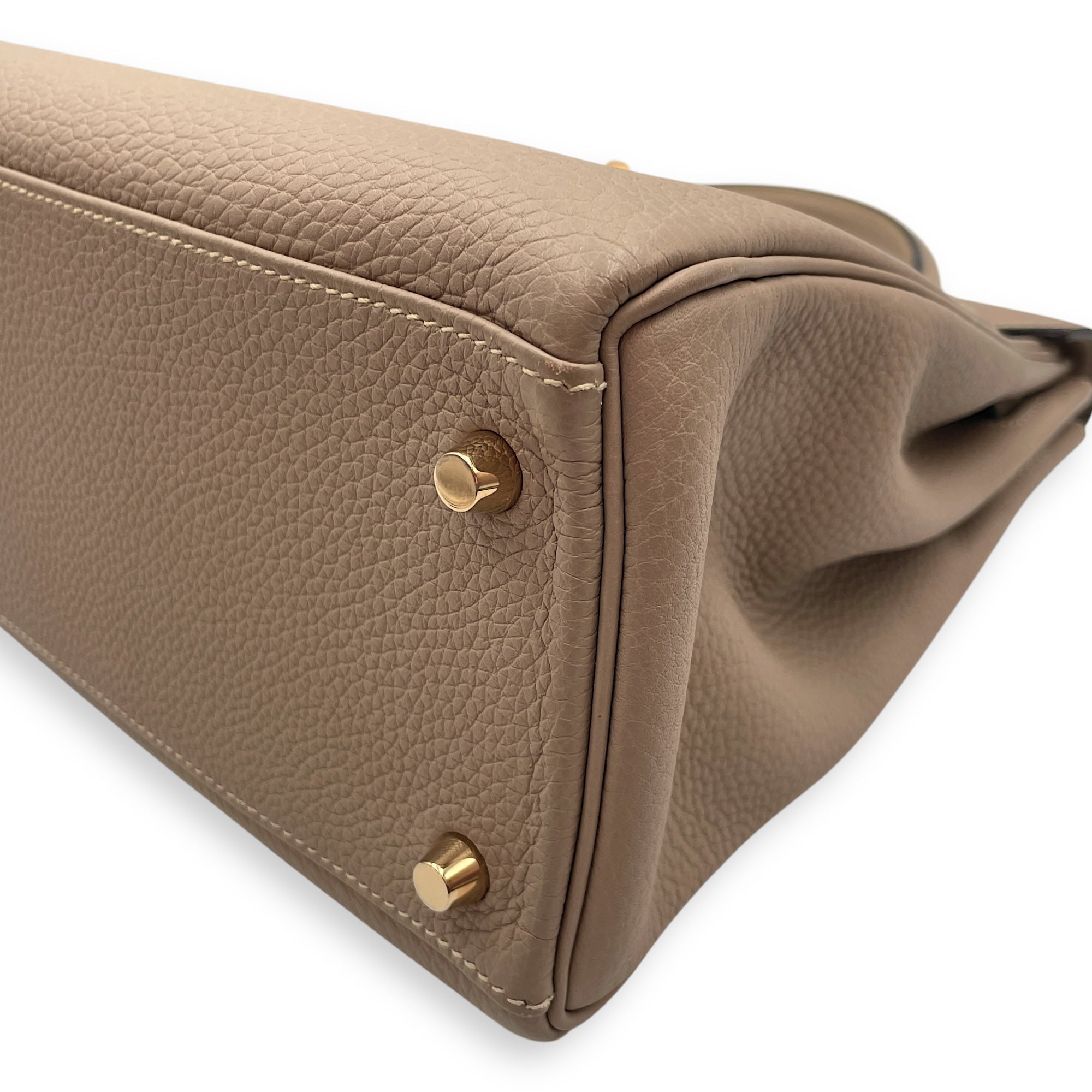 Kelly 32 Gris Tourterelle in Togo, Gold hardware