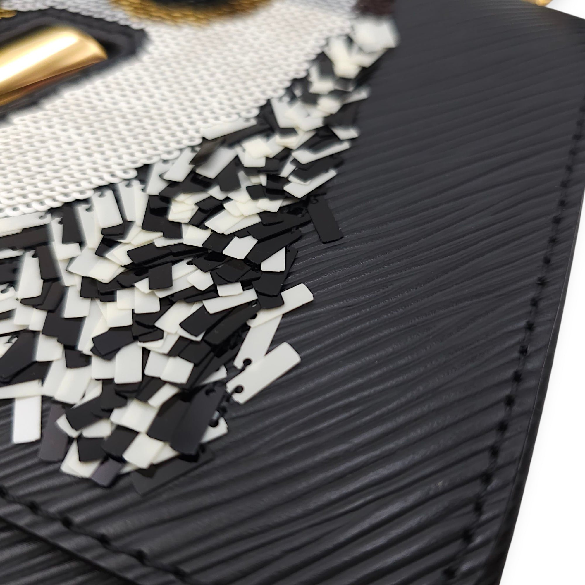 Owl Twist MM Black Crossbody Bag in Epi Leather, Gold hardware