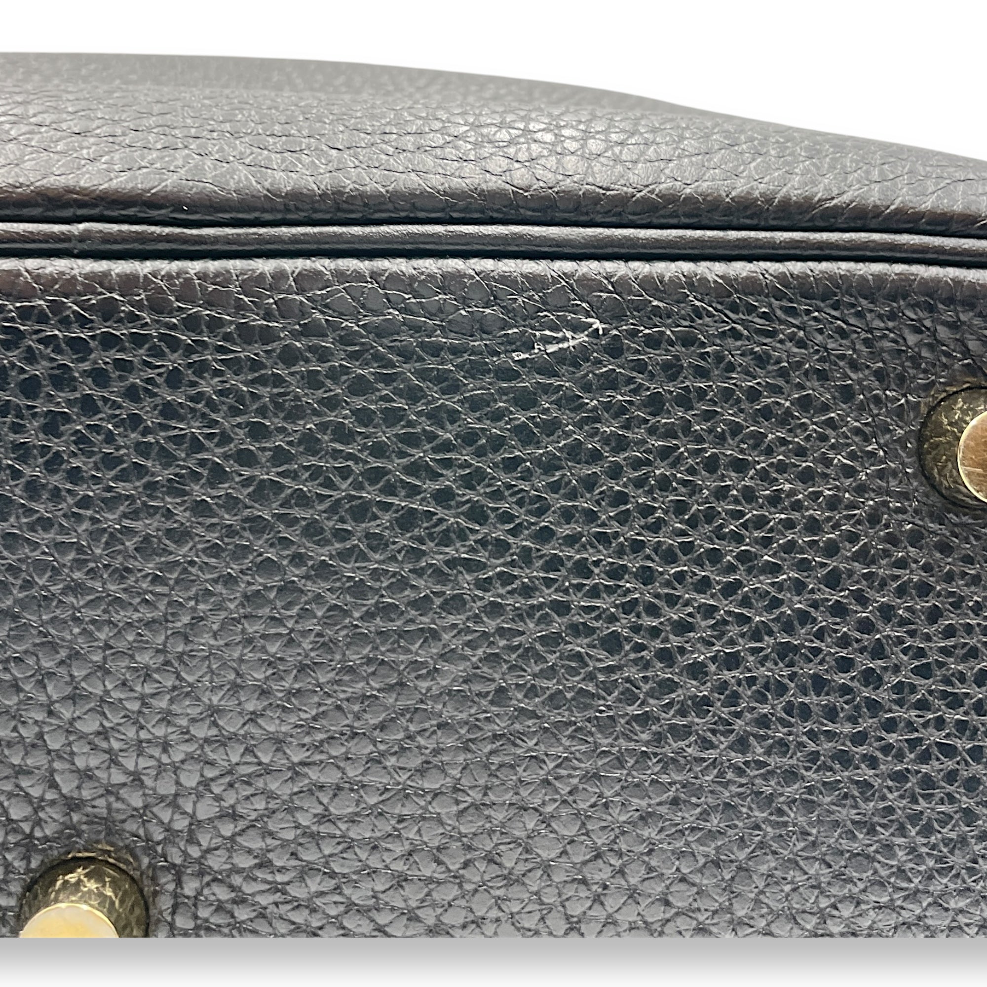 Lindy 26 Black in Clemence, Gold hardware