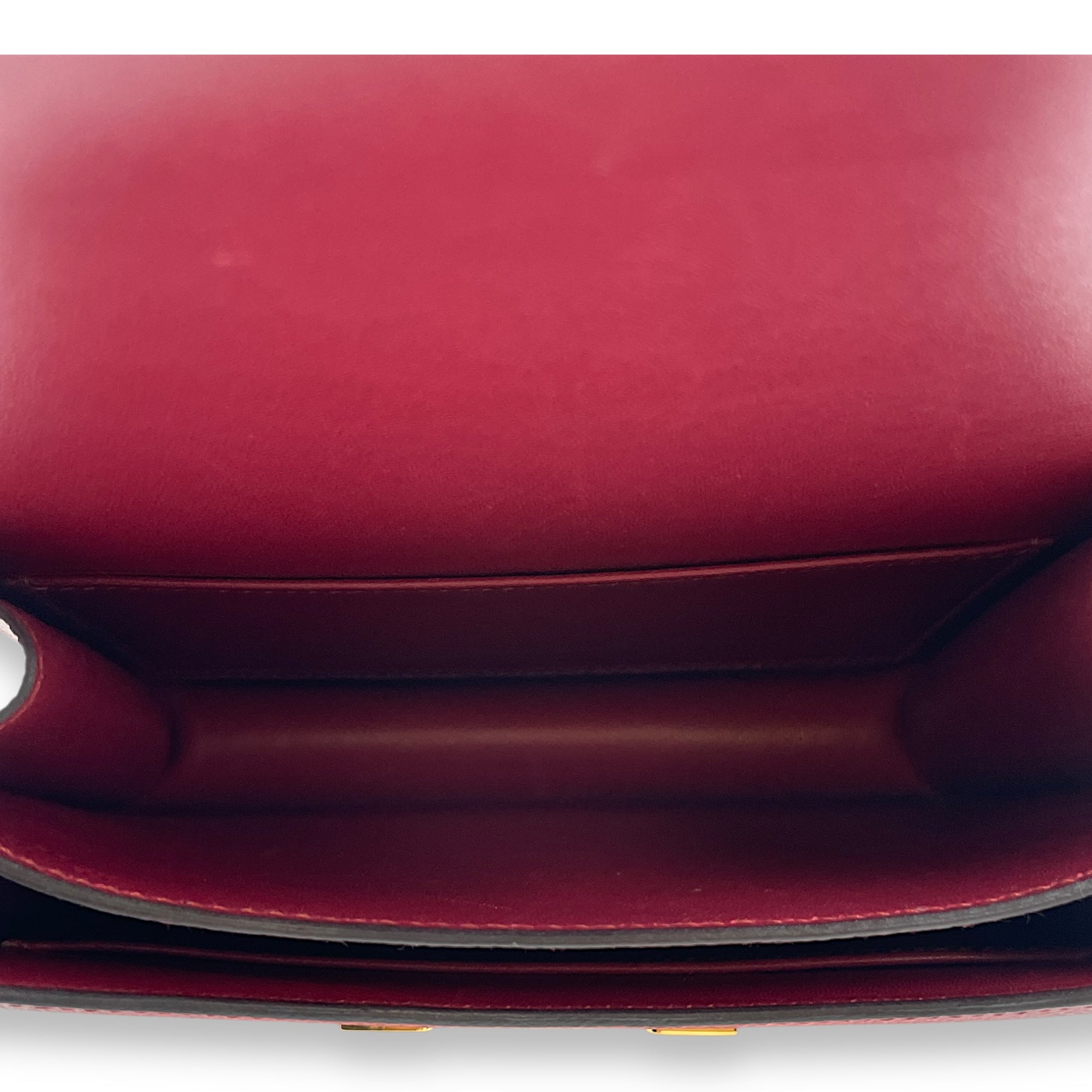 Constance 18 Rouge Grenat in Epsom, Gold hardware