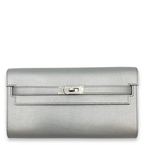 Kelly To Go Argent Crossbody Bag in Chevre Chamkilight, Palladium hardware