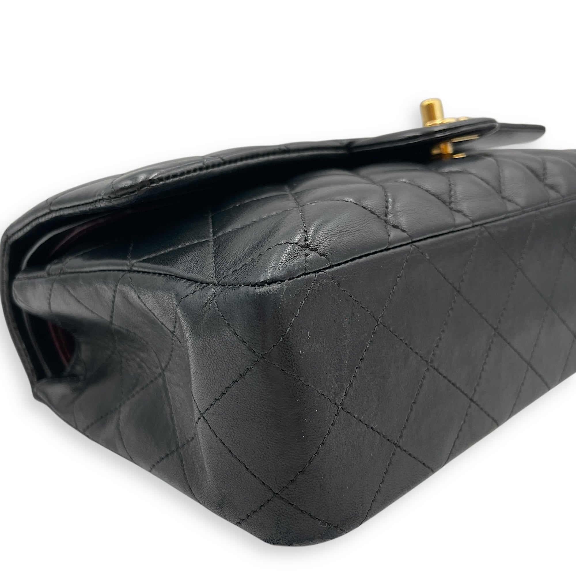 Classic Medium Black Double Flap Bag in Lambskin, Gold hardware