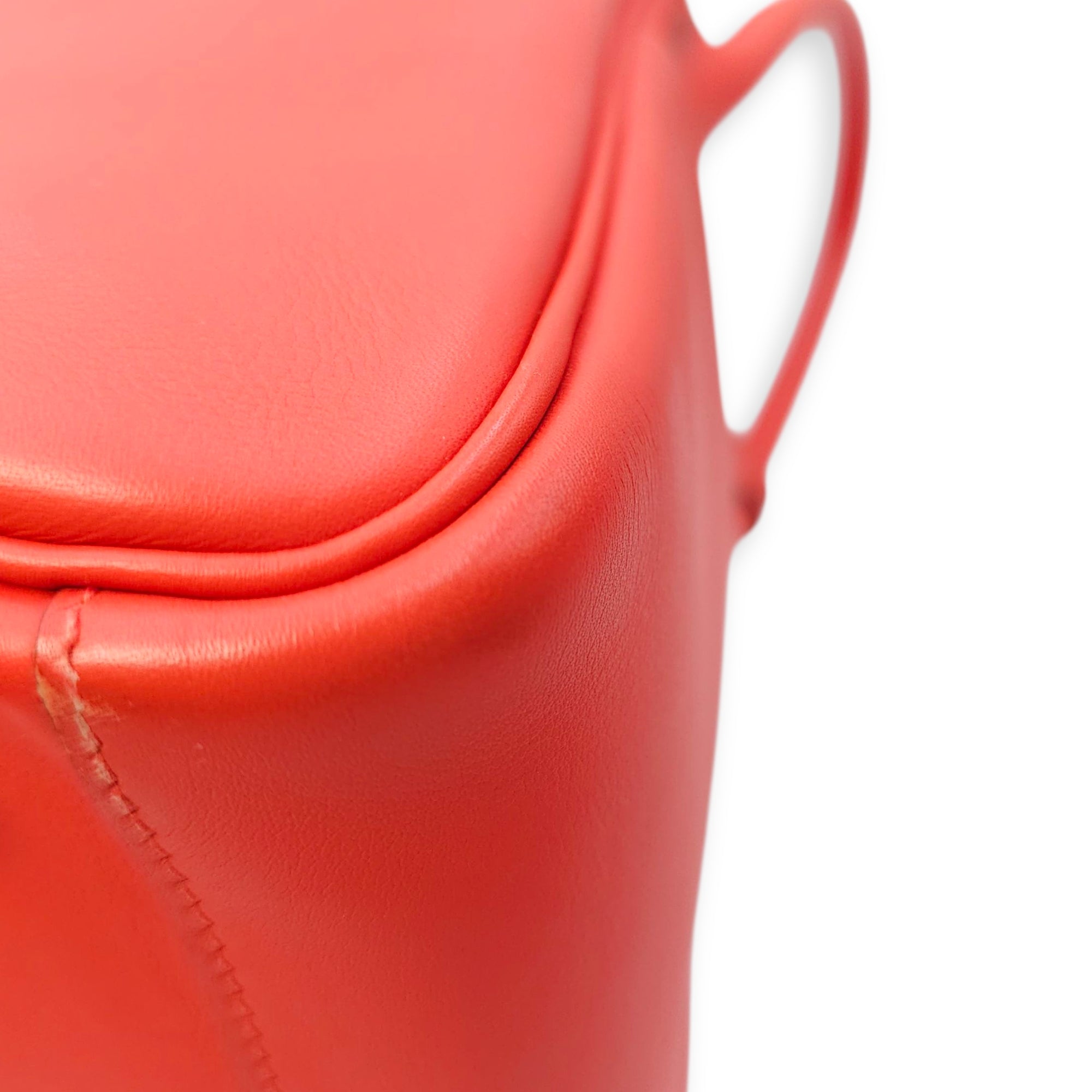 Lindy 30 Capucine in Swift, Palladium hardware