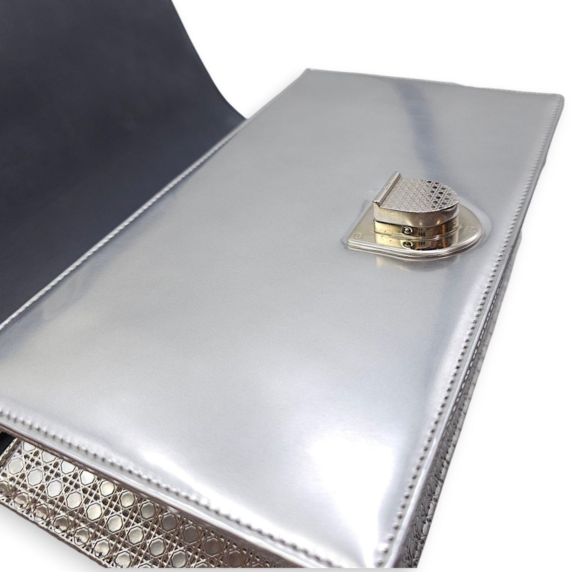 Diorama Medium Silver Shoulder Bag in Metallic, Silver hardware