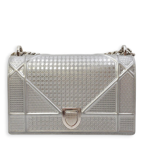 Diorama Medium Silver Shoulder Bag in Metallic, Silver hardware