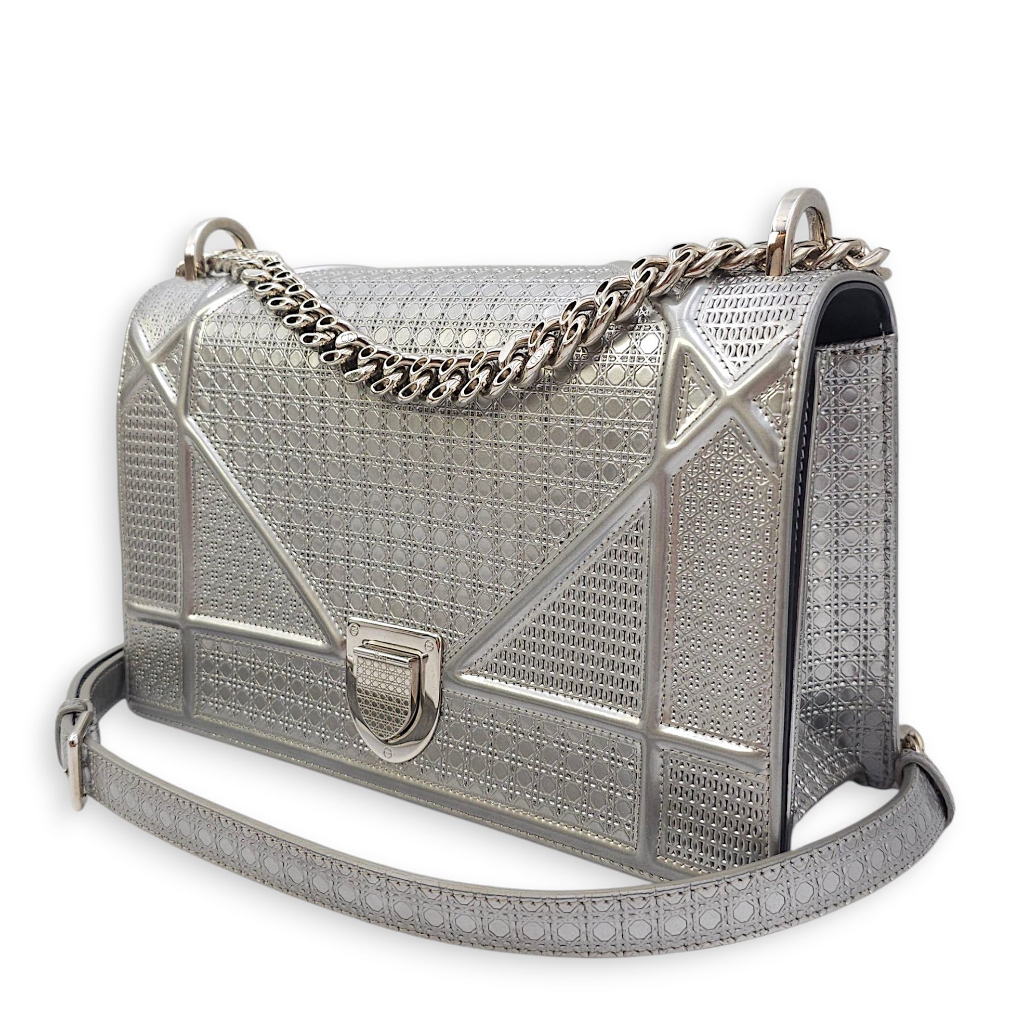 Diorama Medium Silver Shoulder Bag in Metallic, Silver hardware