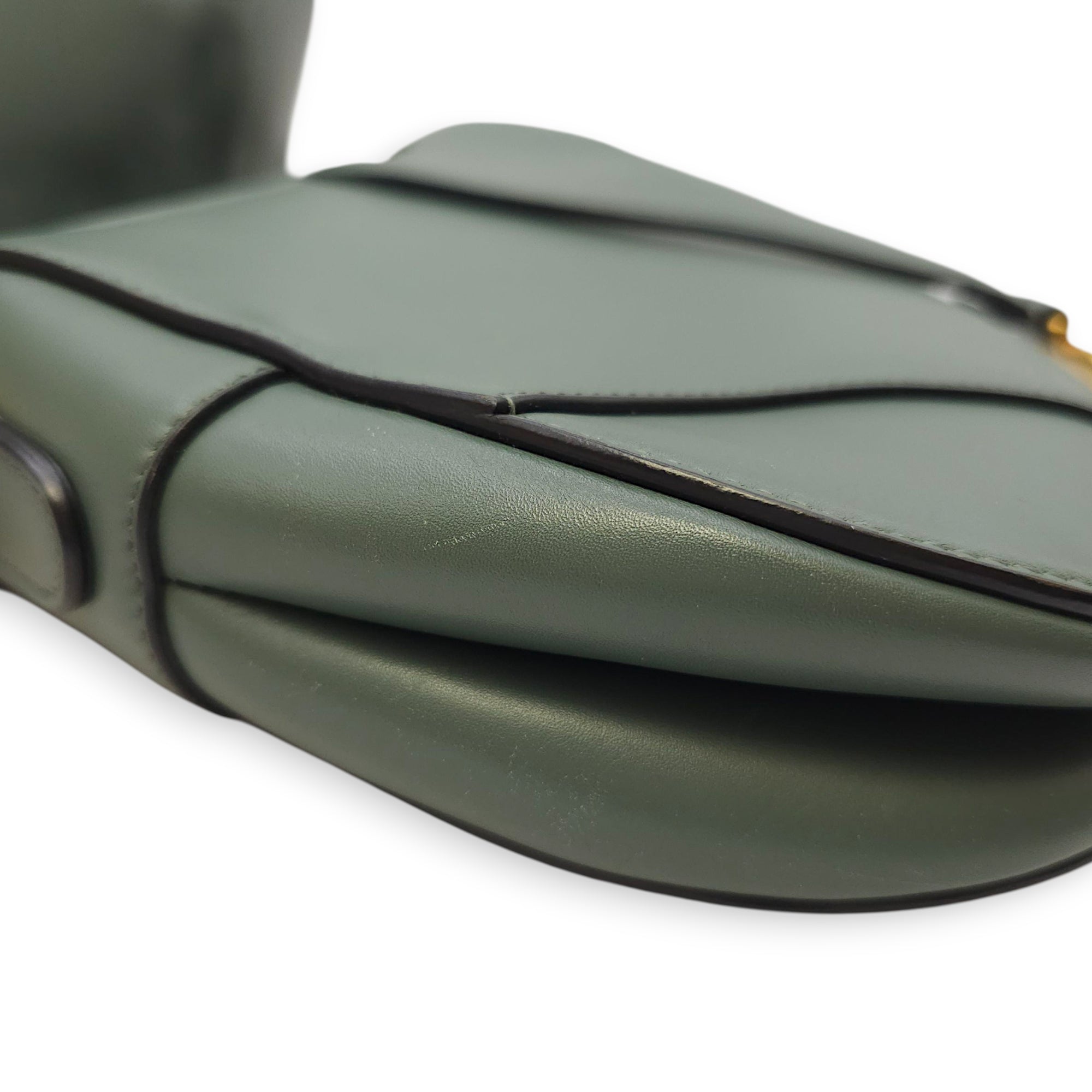 Saddle Medium Green Shoulder Bag in Calfskin, Gold hardware