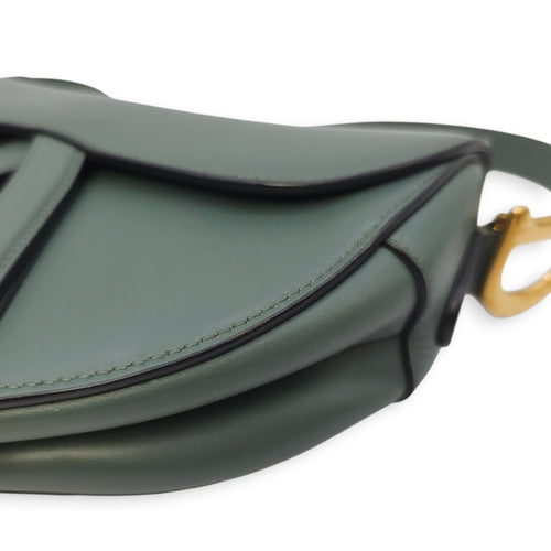 Saddle Medium Green Shoulder Bag in Calfskin, Gold hardware