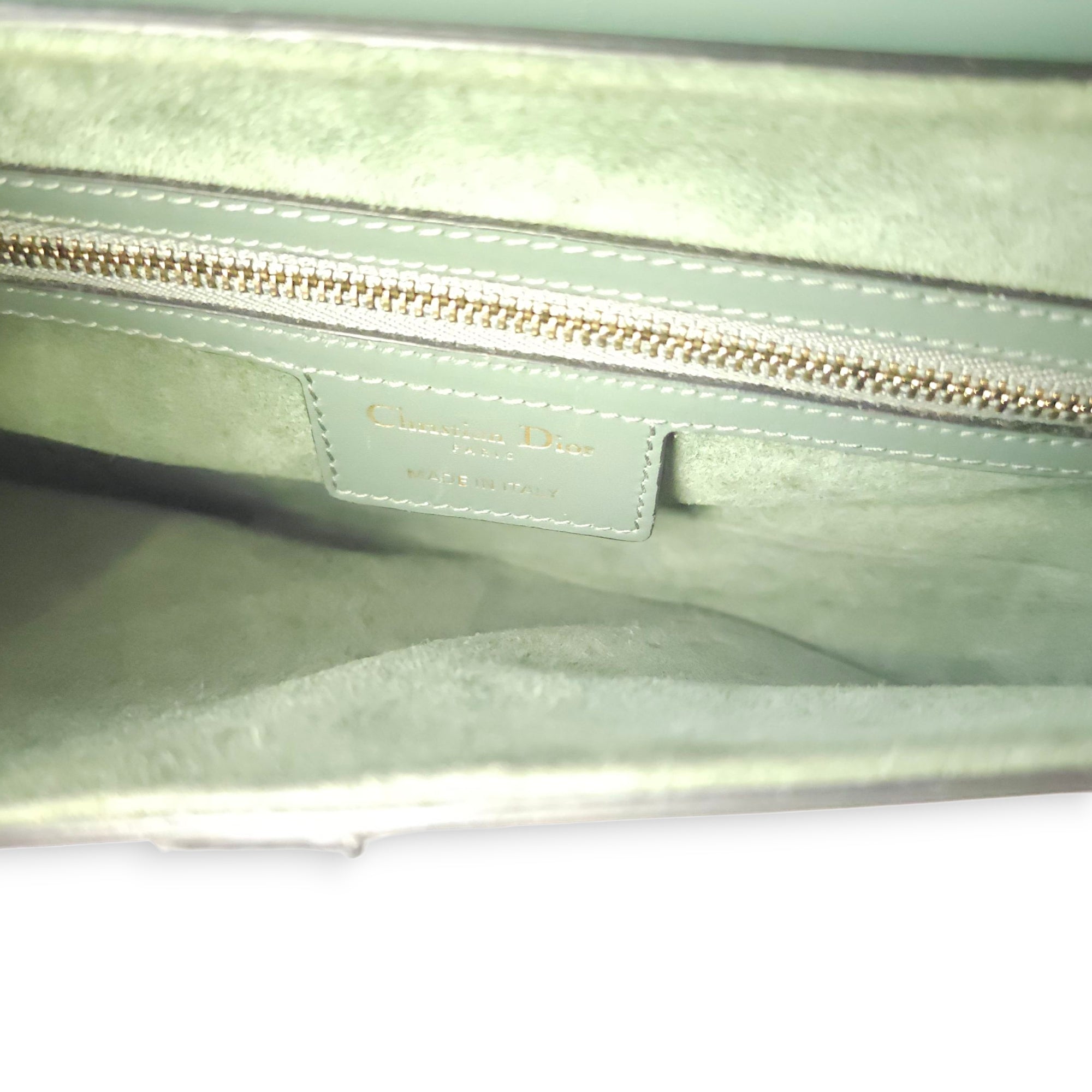 Saddle Medium Green Shoulder Bag in Calfskin, Gold hardware