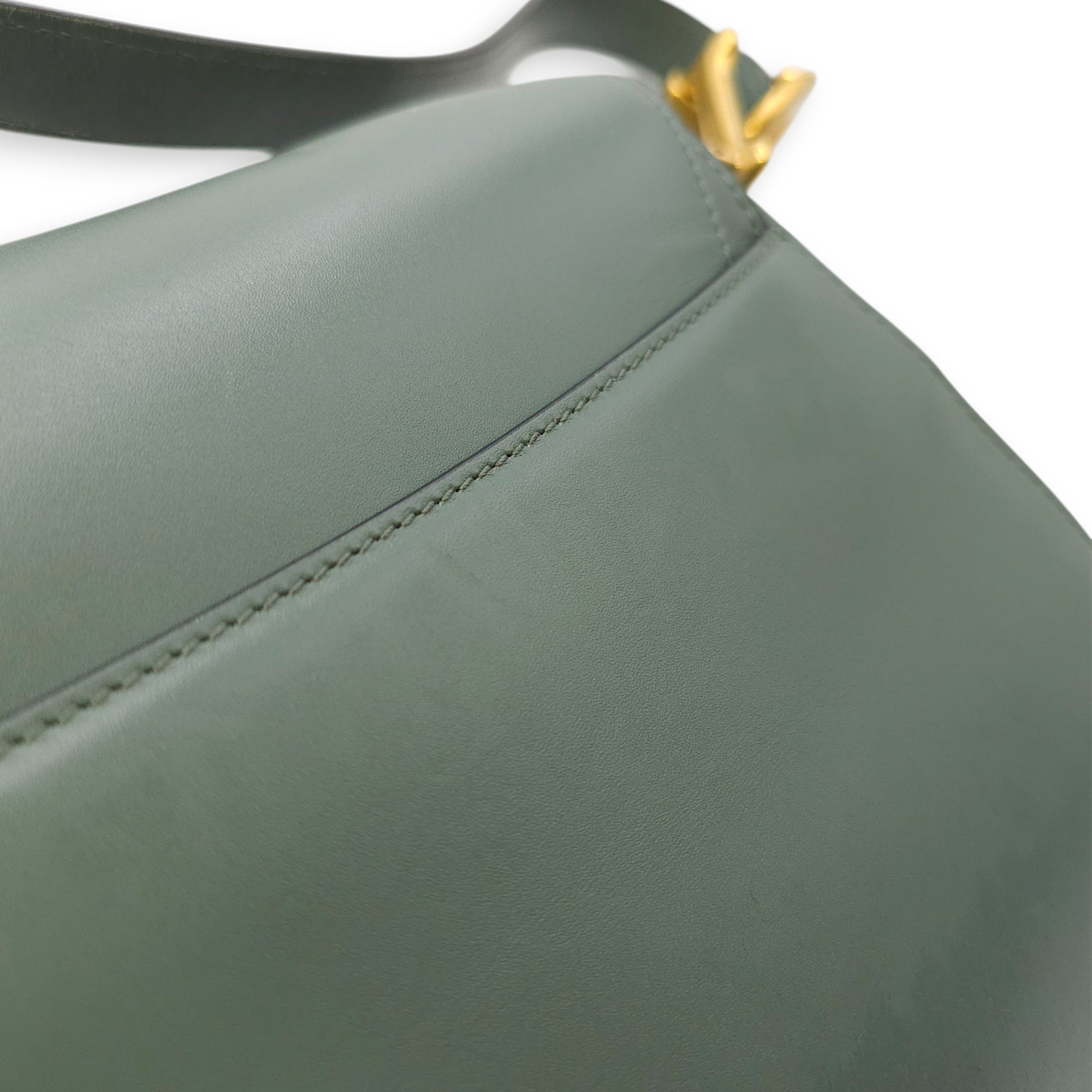 Saddle Medium Green Shoulder Bag in Calfskin, Gold hardware