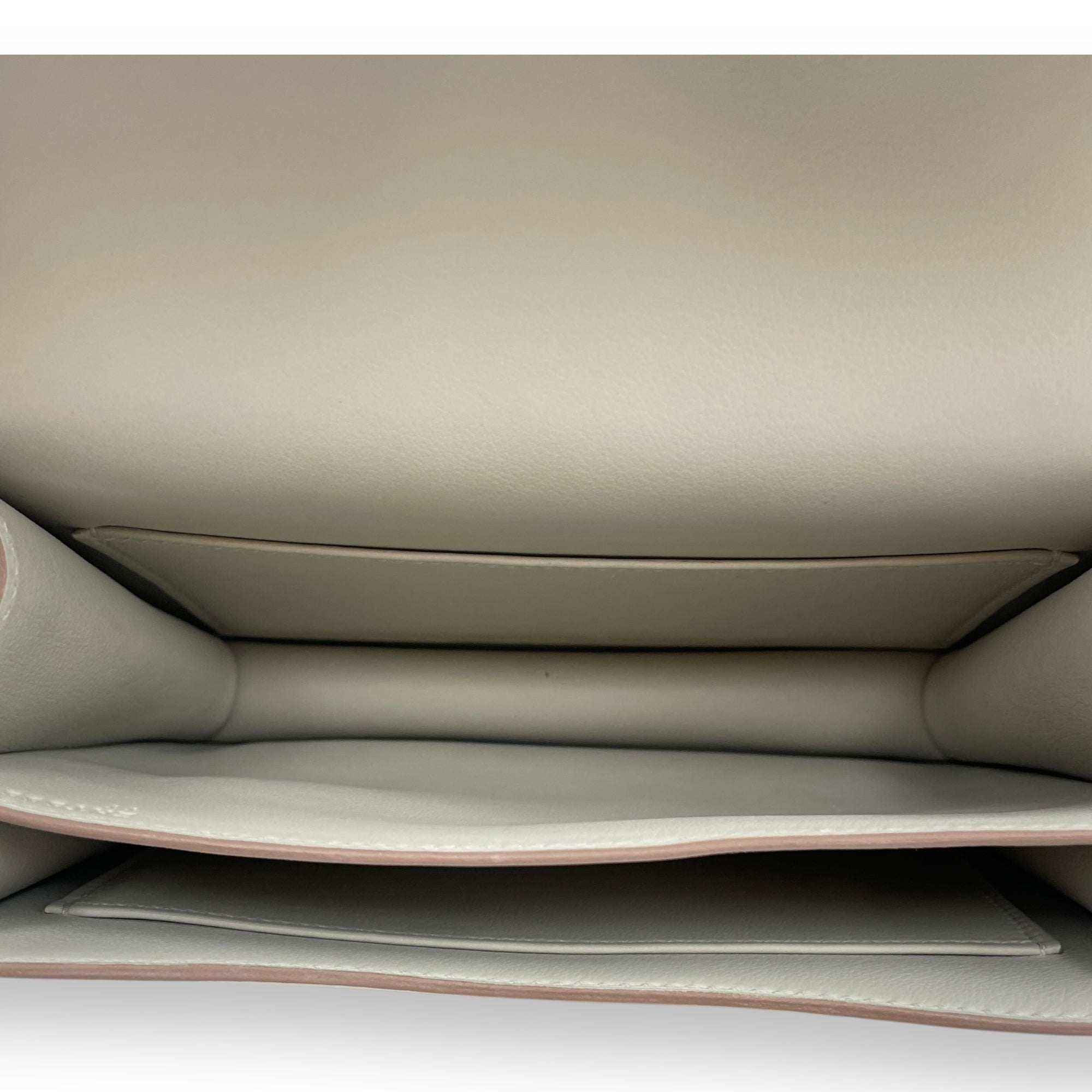 Constance 18 Gris Perle in Swift, Gold hardware