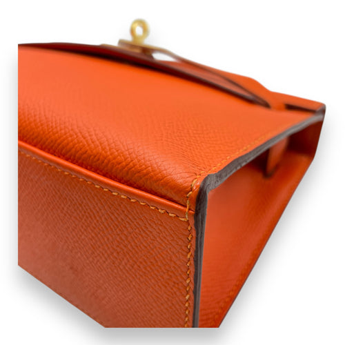 Kelly Feu in Epsom, Gold hardware