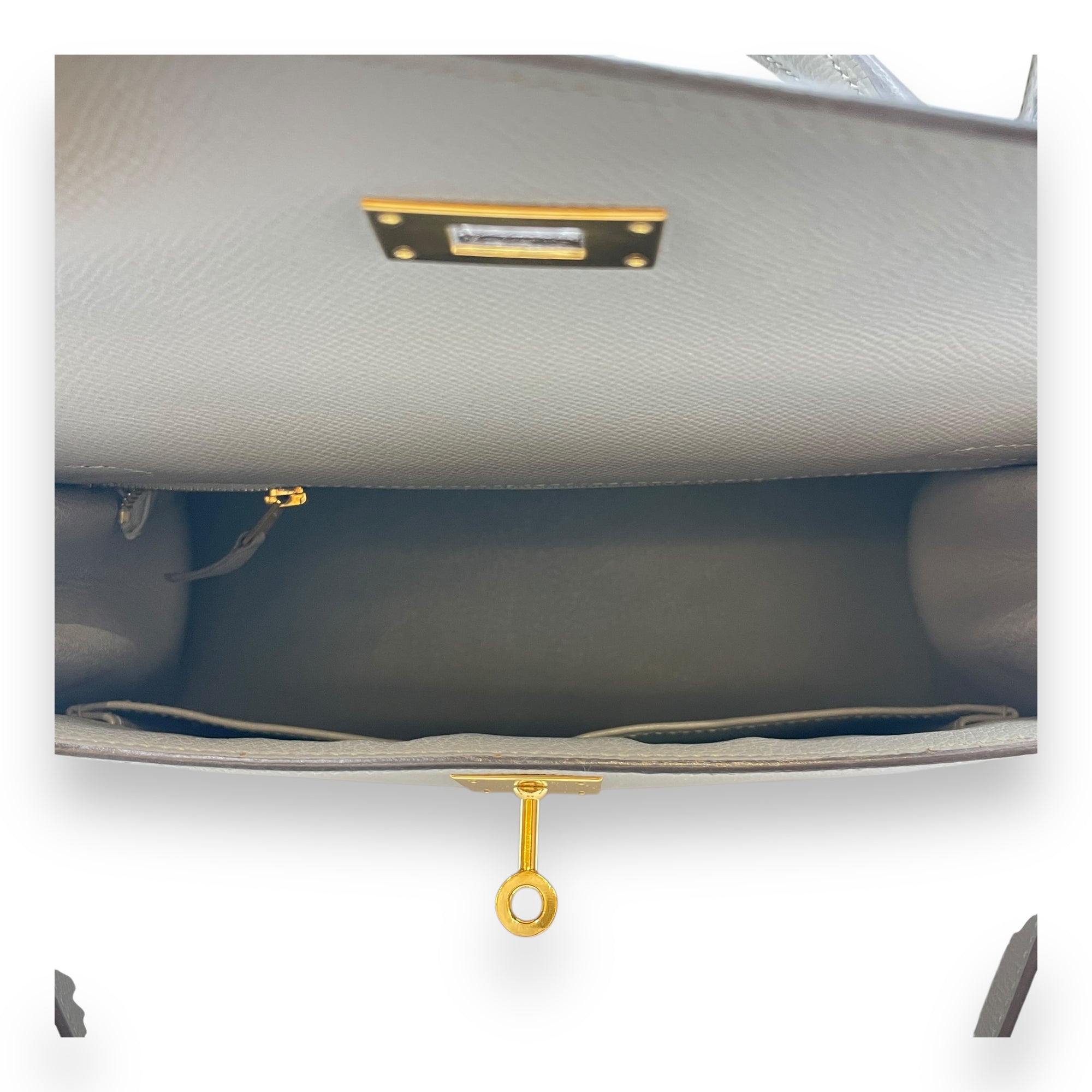 Kelly 28 Gris Mouette in Epsom, Gold hardware