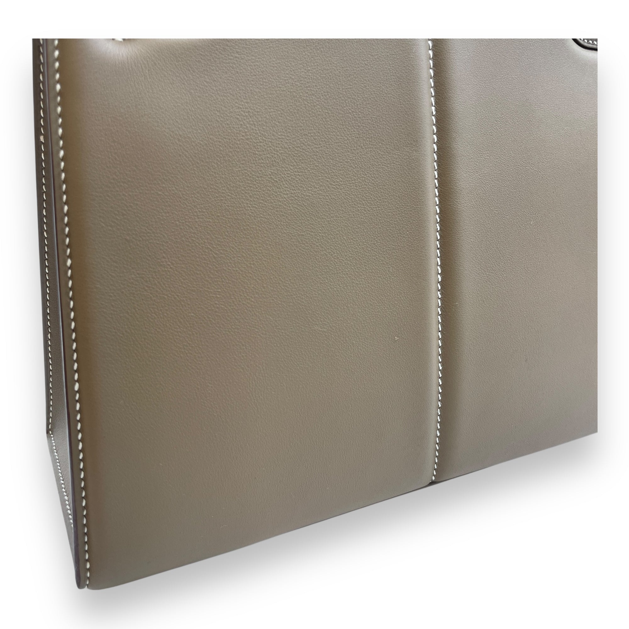 Padded Sellier Kelly 25 Etoupe in Swift, Palladium hardware