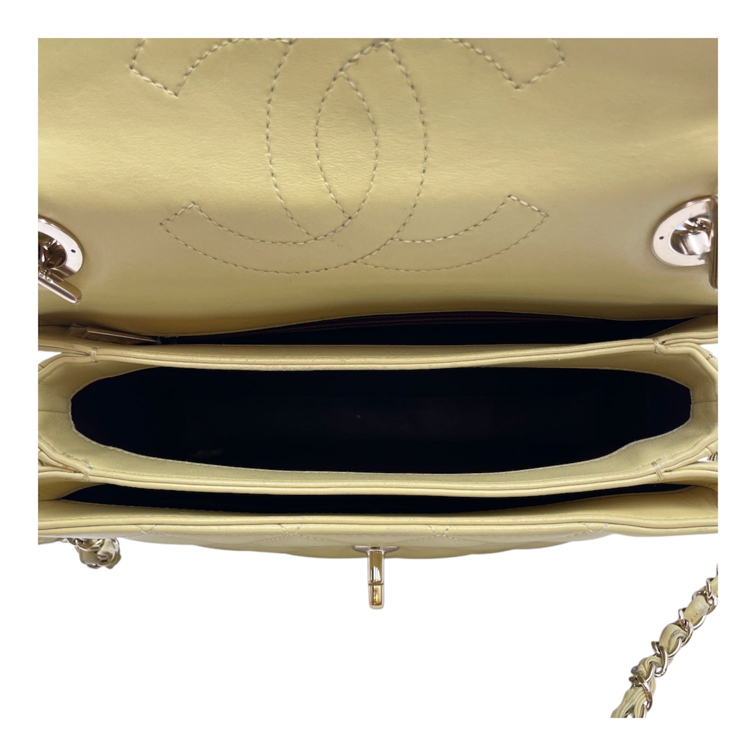 Trendy CC 25cm Yellow Shoulder Bag in Lambskin, Gold hardware