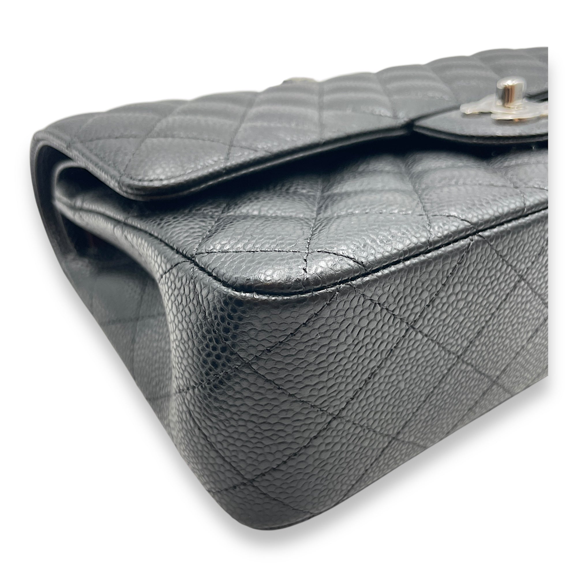 Classic Double Flap Medium Black Shoulder Bag in Caviar Leather, Silver hardware