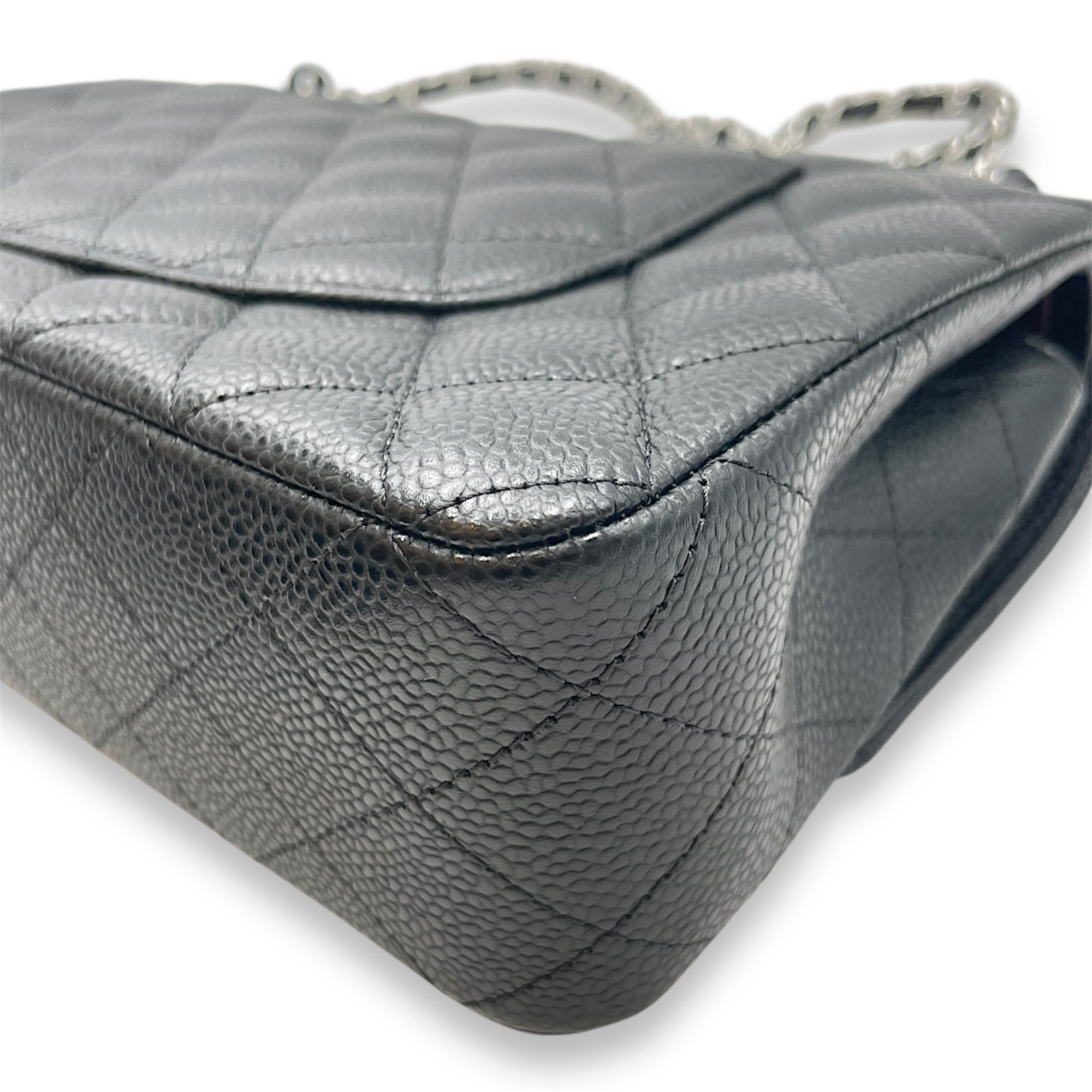 Classic Double Flap Medium Black Shoulder Bag in Caviar Leather, Silver hardware