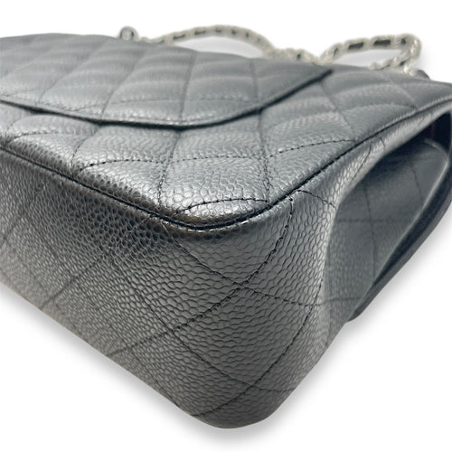 Classic Double Flap Medium Black Shoulder Bag in Caviar Leather, Silver hardware