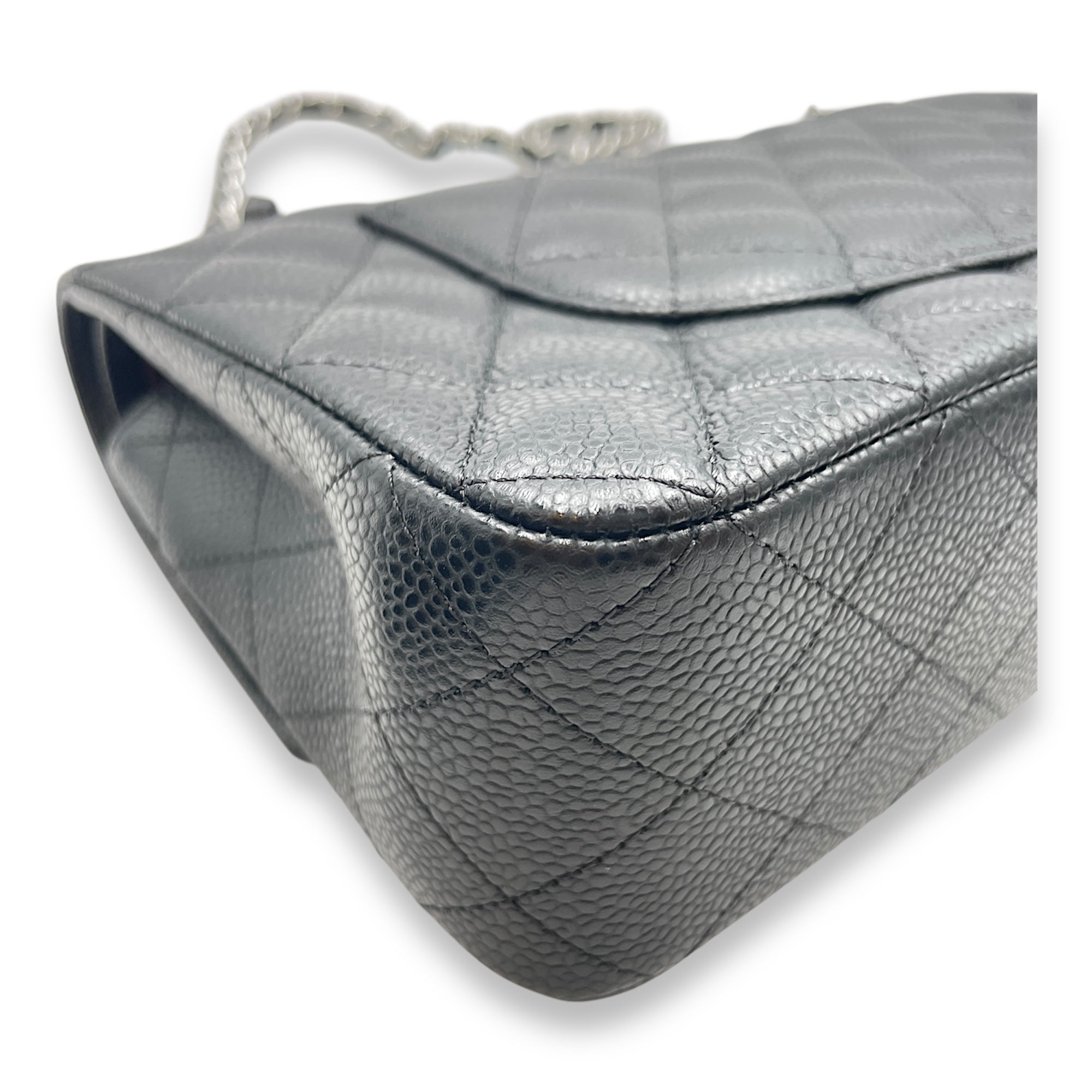 Classic Double Flap Medium Black Shoulder Bag in Caviar Leather, Silver hardware