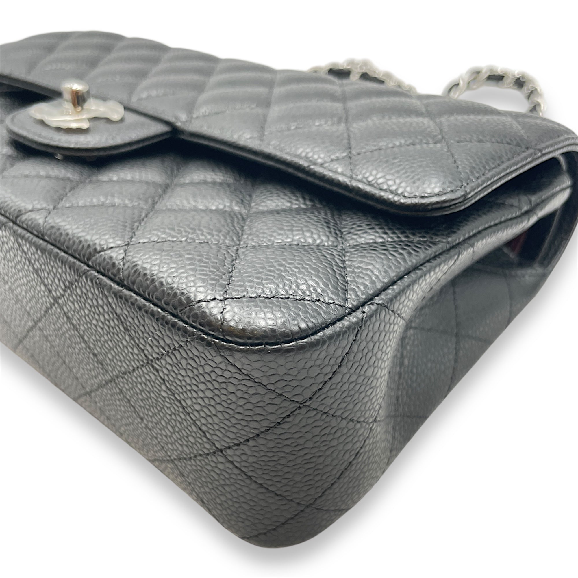 Classic Double Flap Medium Black Shoulder Bag in Caviar Leather, Silver hardware