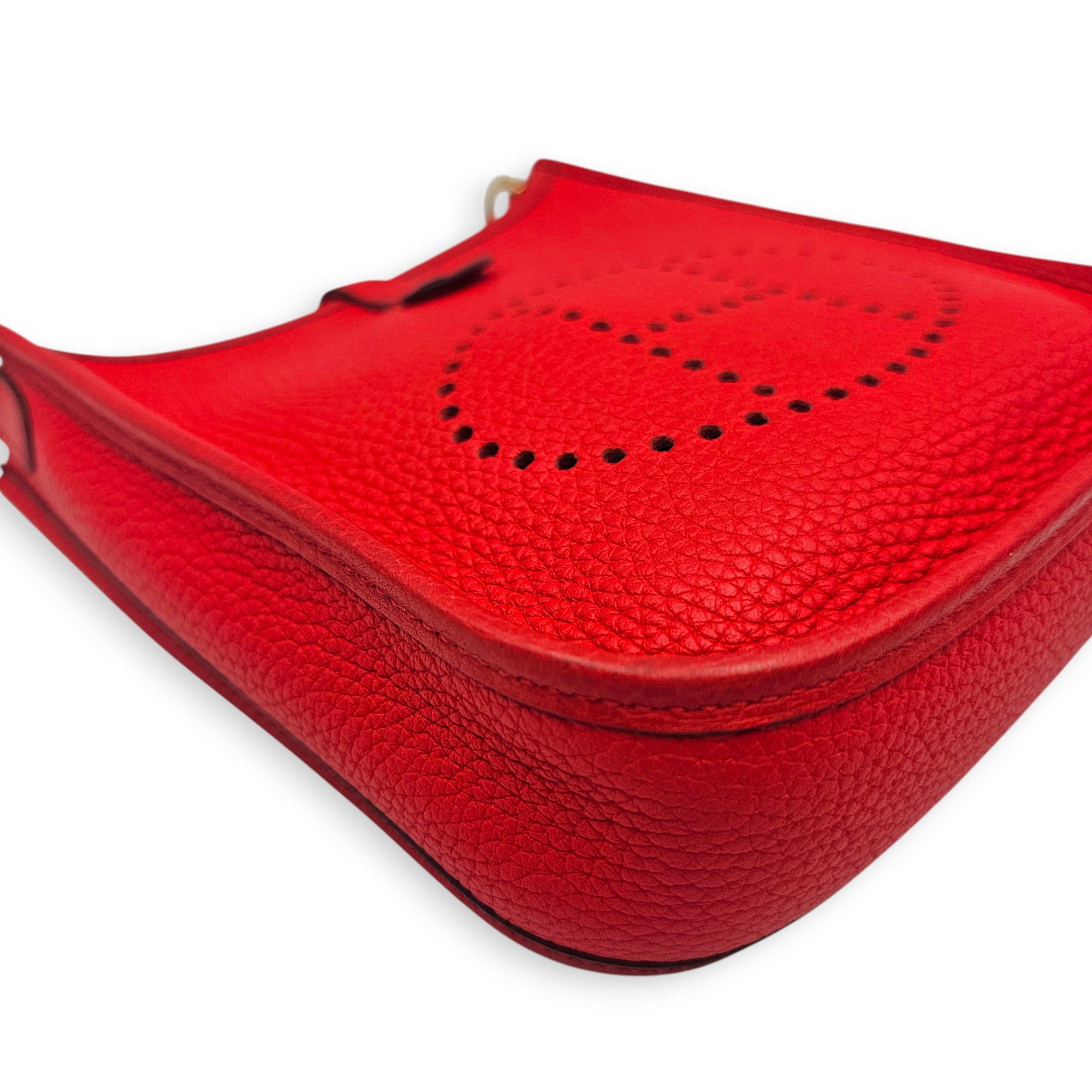 Evelyne Mini Rouge de coeur in Clemence, Gold hardware